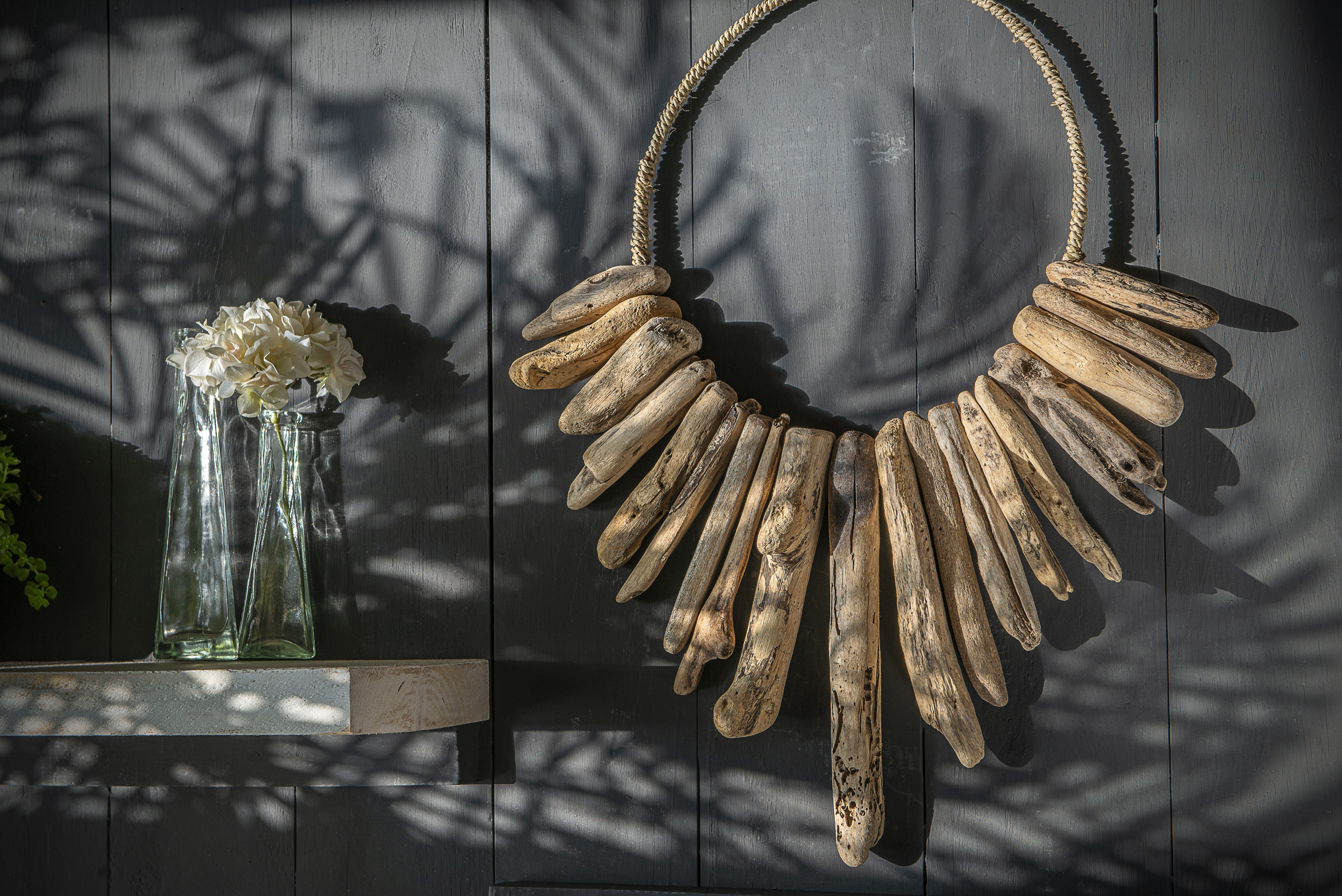 Balinesische Treibholz-Kette, H ca. 60 cm, Ø 35 cm