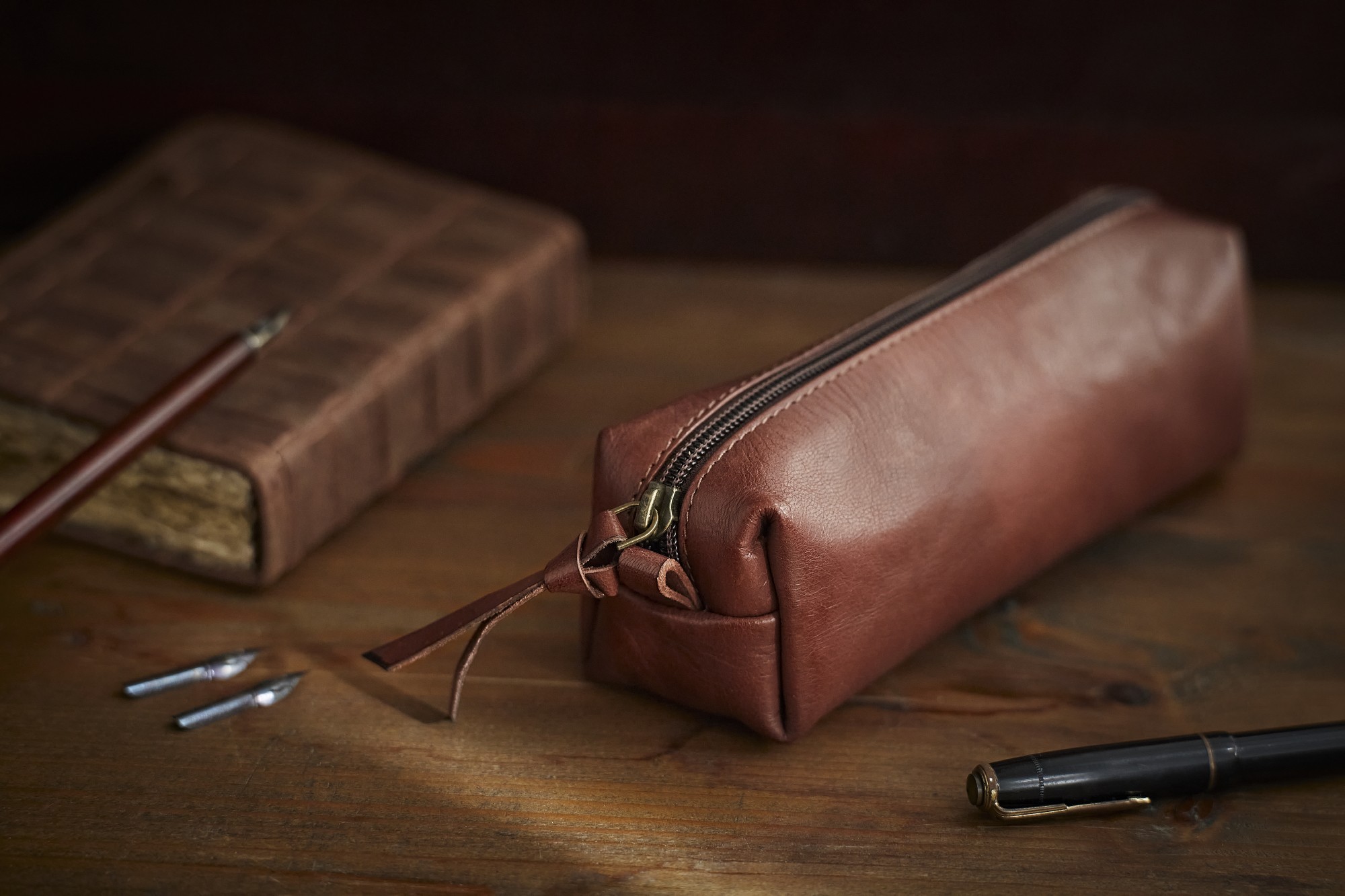 Stifteetui aus Leder, braun, B 20 cm, H 6 cm, T 6 cm