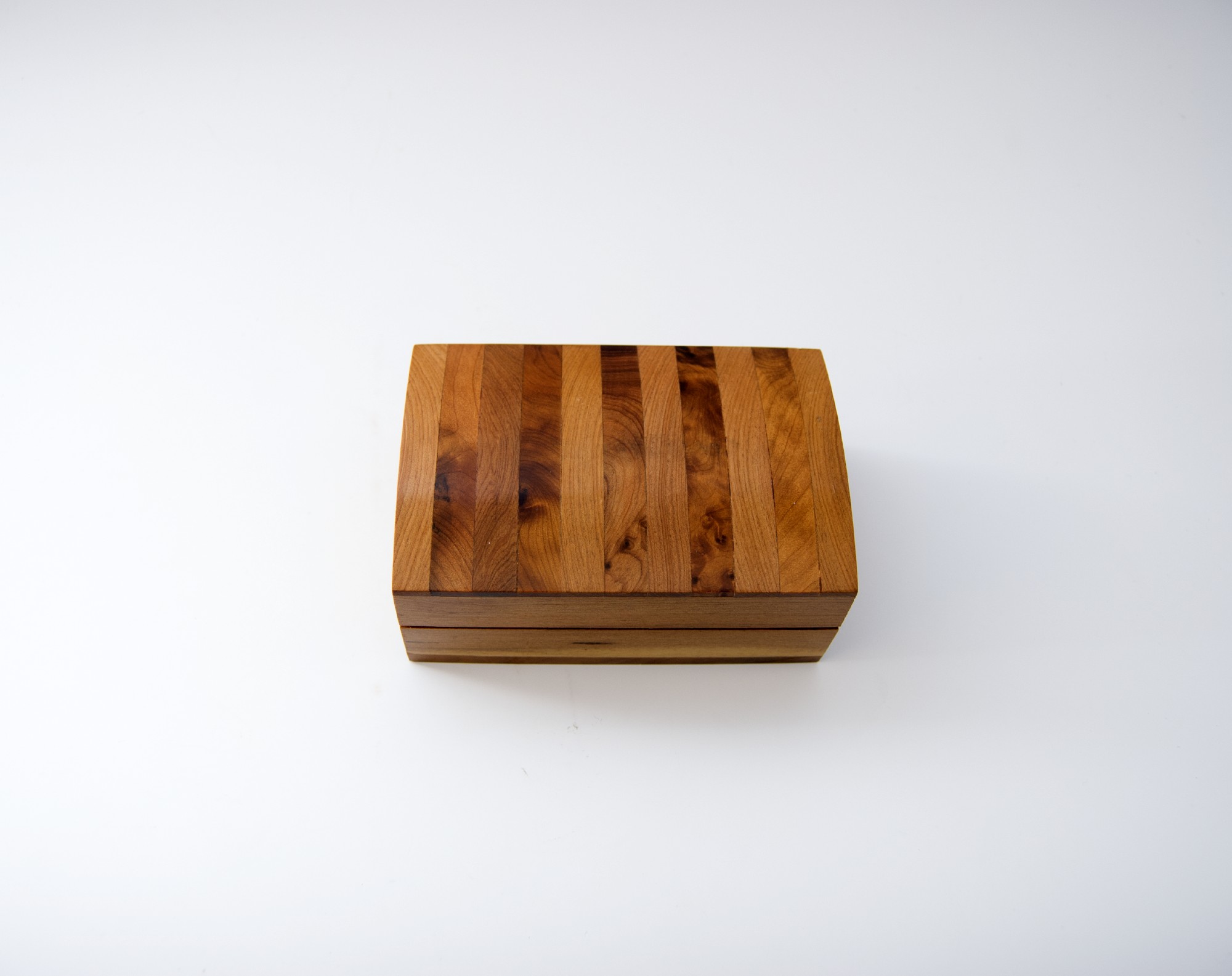 Thuja Box gestreift, braun, T 10,5 cm, B 7 cm, H 4,5 cm