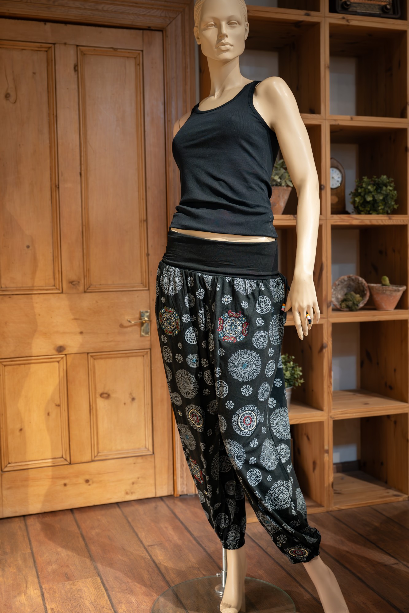 Aladinhose 'Sarka', schwarz, in 2 Größen