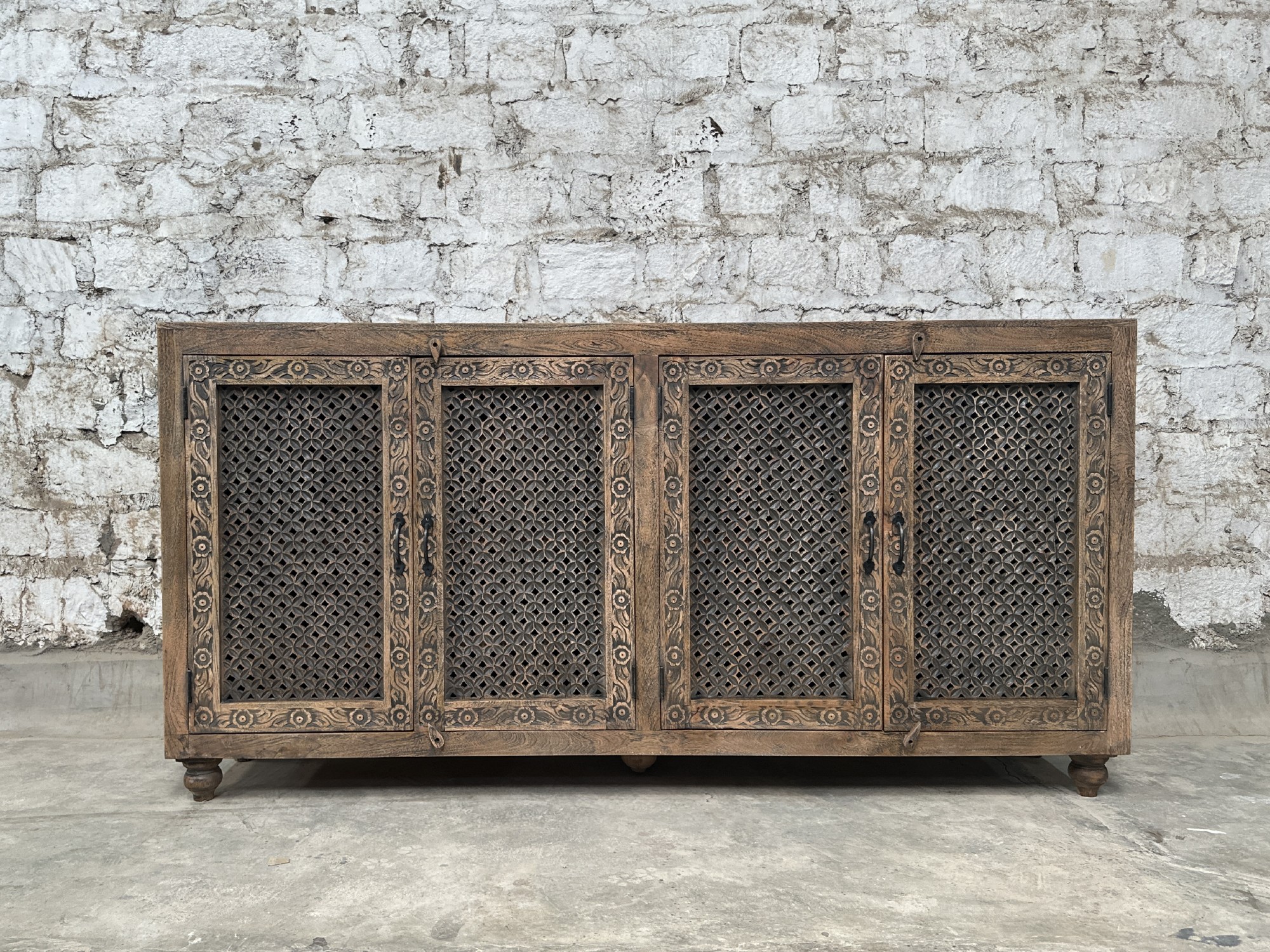 Sideboard 'Saran' aus Mangoholz, B 200 cm, T 40 cm, H 100 cm