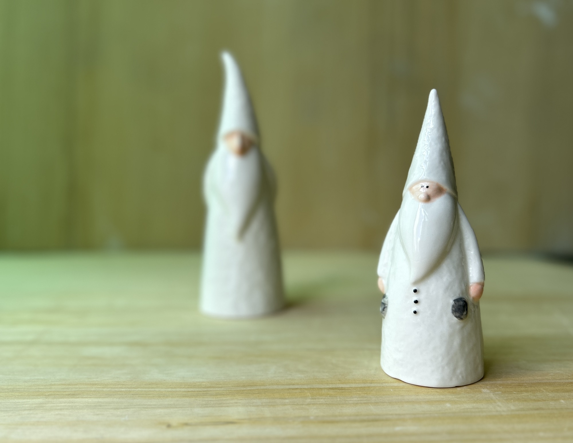 Figur 'Santa', weiß, H 18 cm, B 7,5, cm, L 6,5 cm