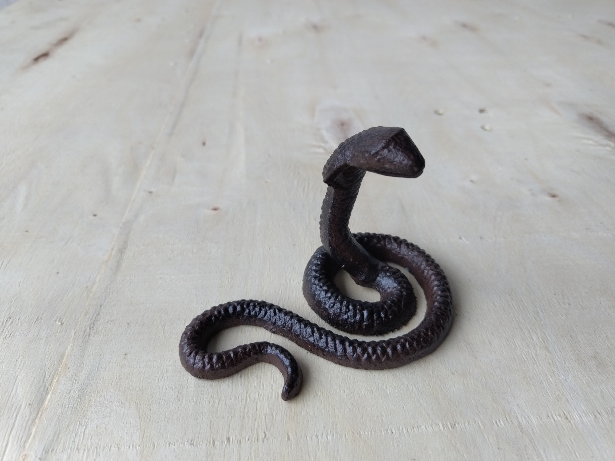 Figur 'Schlange' aus Gusseisen, B 11,5 cm, L 7 cm, H 9 cm