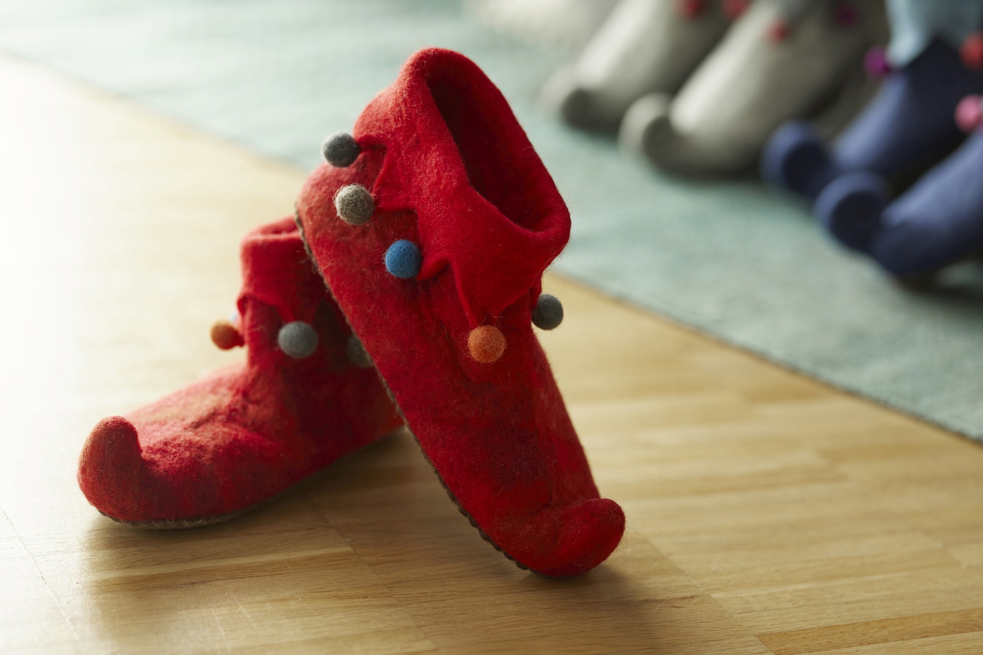 Harlekin-Pantoffeln rot, in 3 Größen