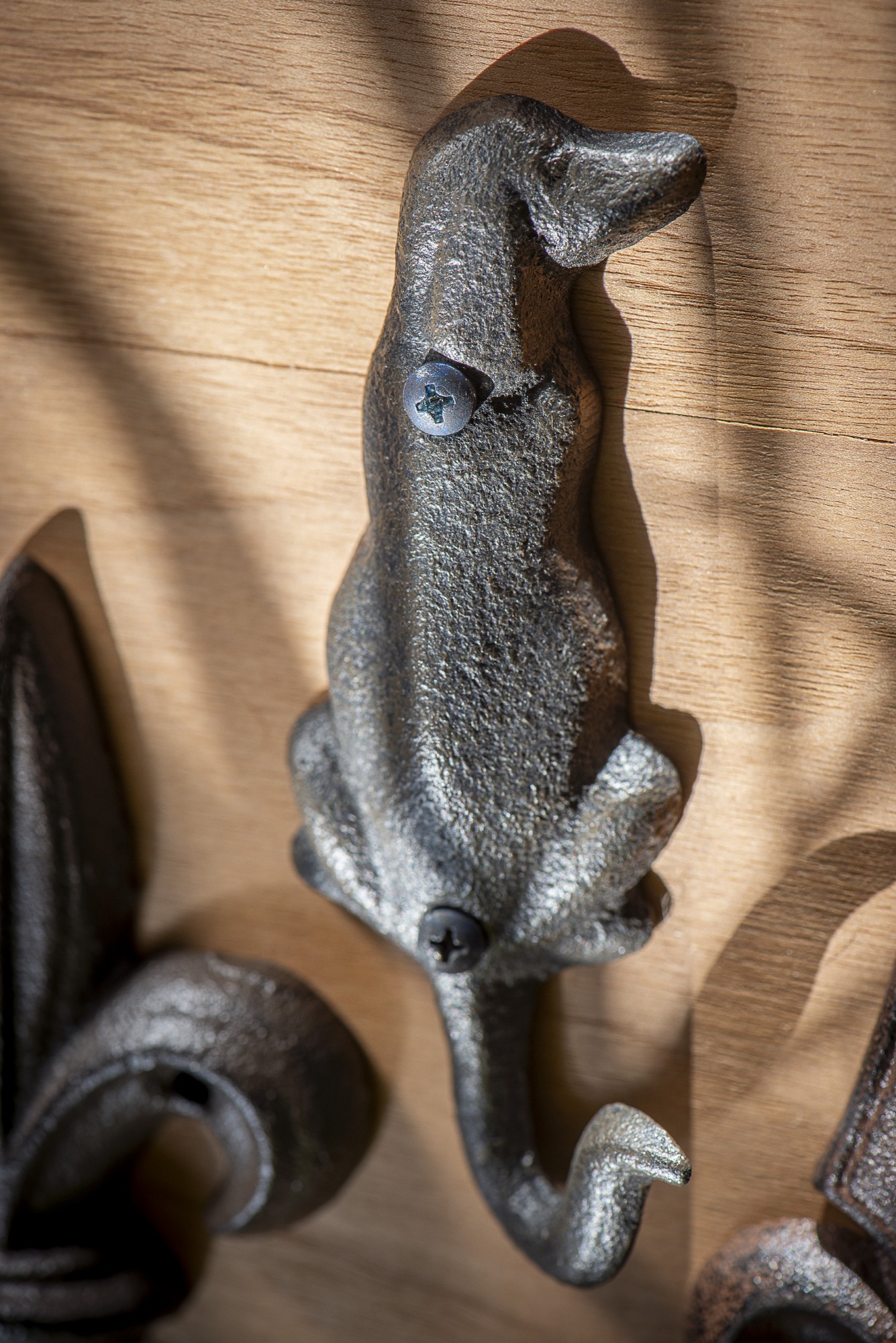 Wandhaken 'Hund', aus Gusseisen, H 13,5 cm, B 5 cm, T 3,5 cm