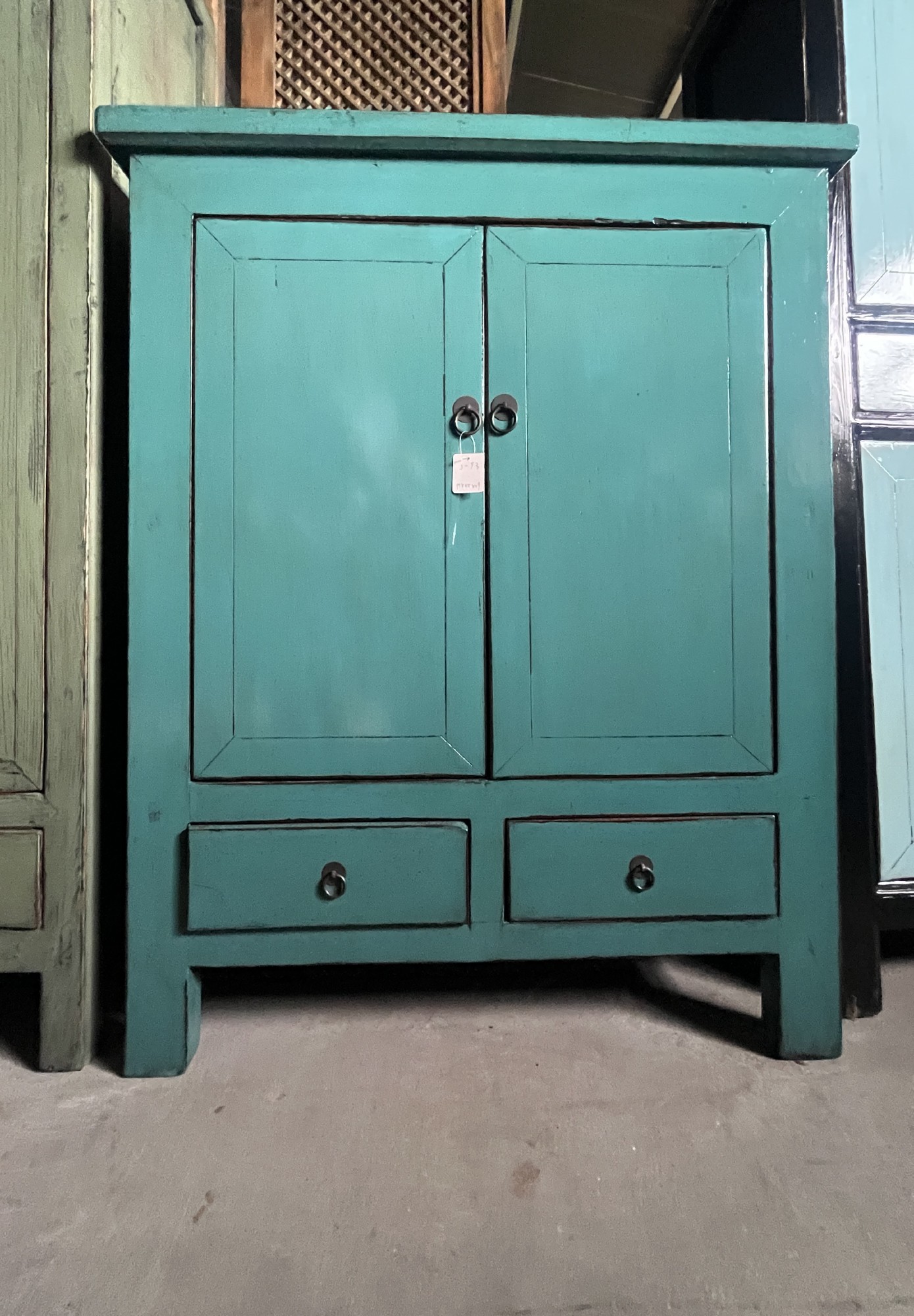 Einzelstück chinesischer Schrank, B 95 cm, T 45 cm, H 119 cm