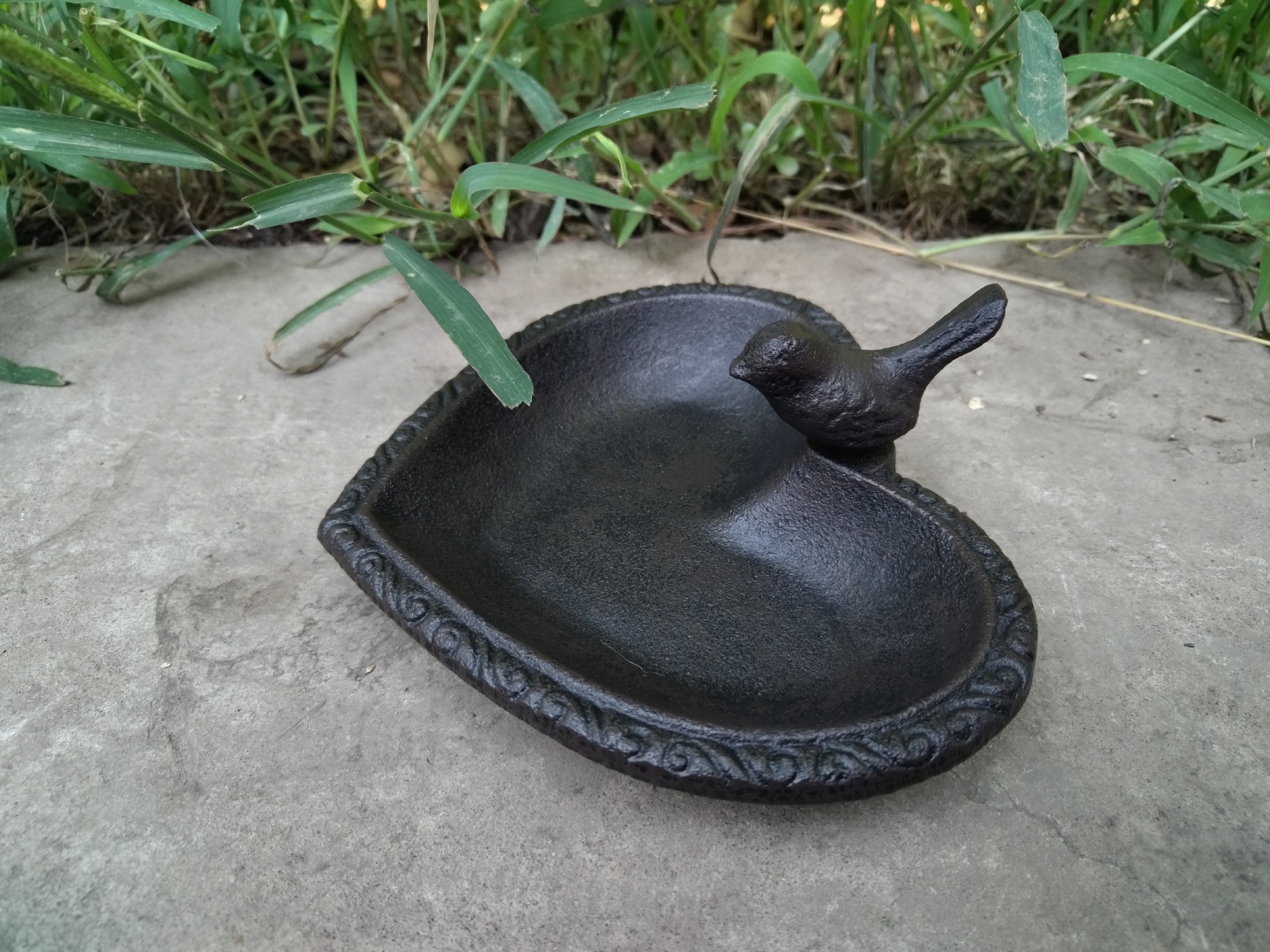 Vögeltränke 'Herz', aus Gusseisen, B 16,5 cm, L 14 cm, H 7,5 cm