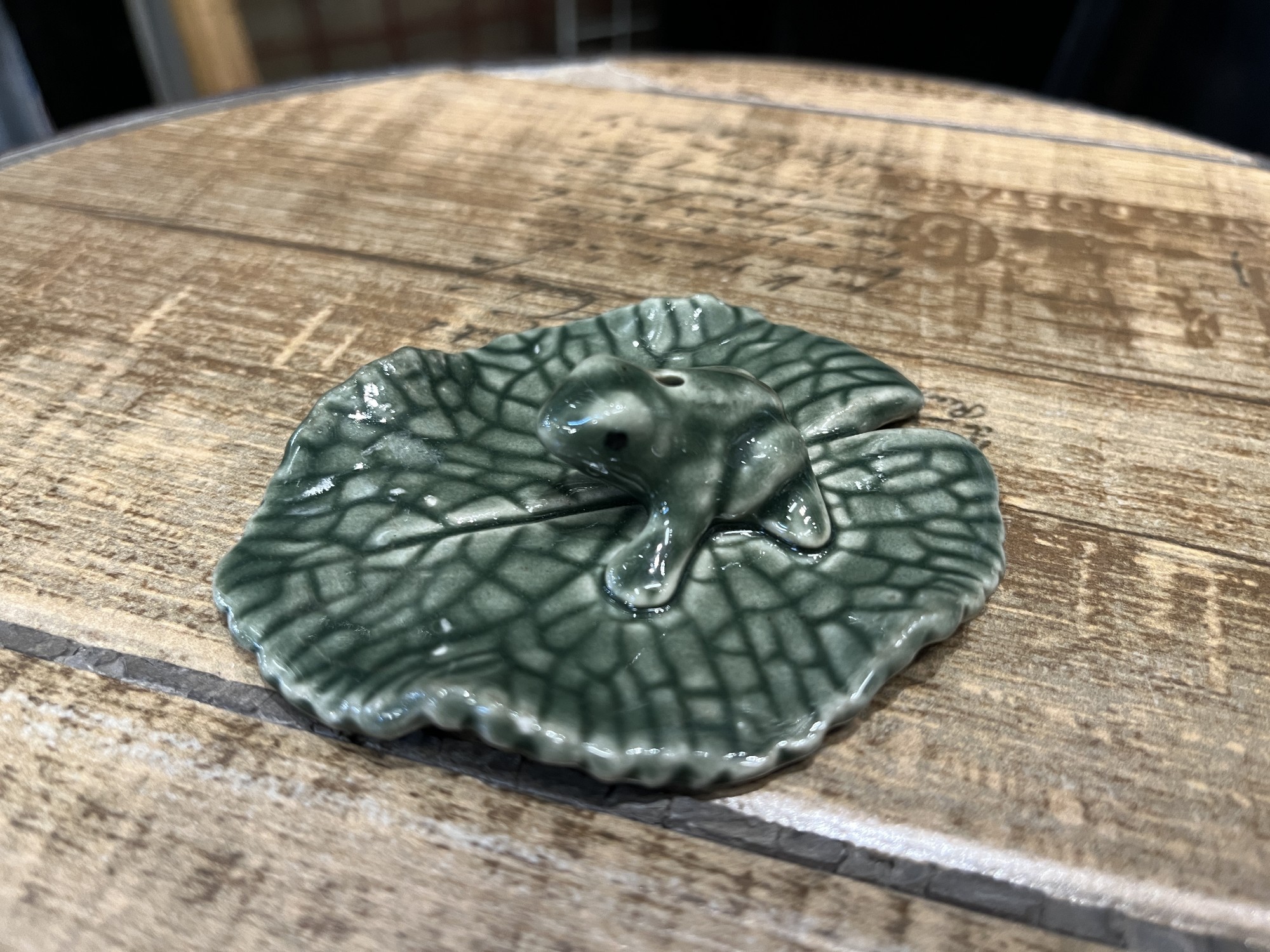 Räucherstäbchenhalter 'Frosch', grün, aus Keramik, B 9 cm, T 7 cm, H 2 cm