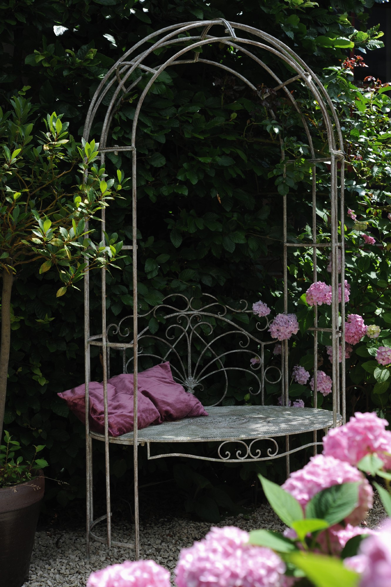 Rankbogen 'Aurelie' mit Bank, vintage weiß, H 202 cm, B 104 cm, T 63 cm