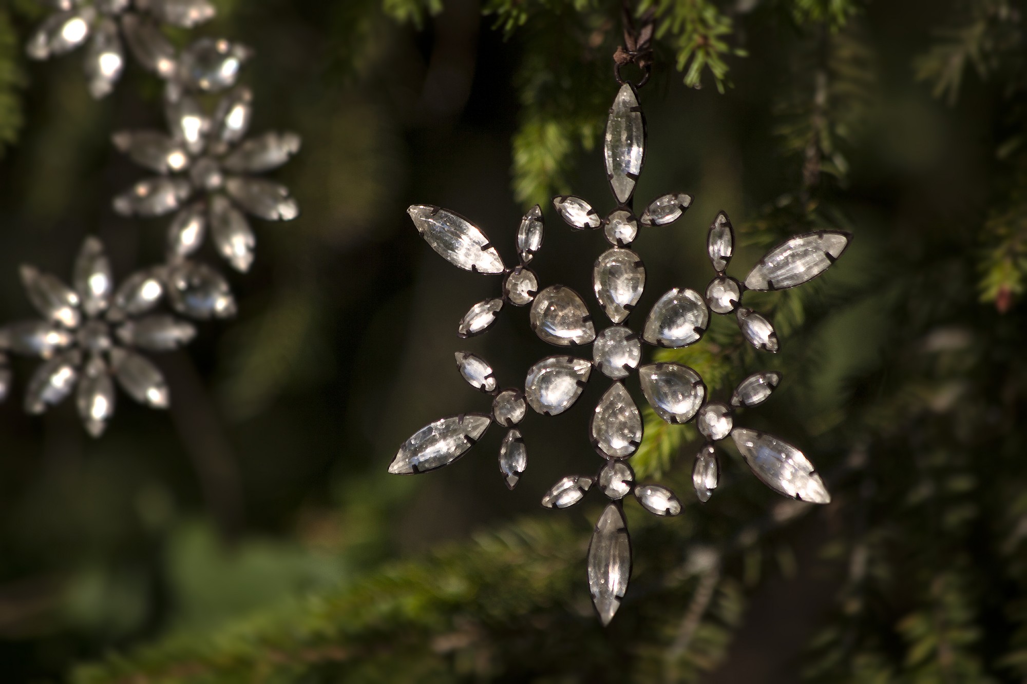 Anhänger 'Schneeflocke', Glassteine, Ø 13,5 cm