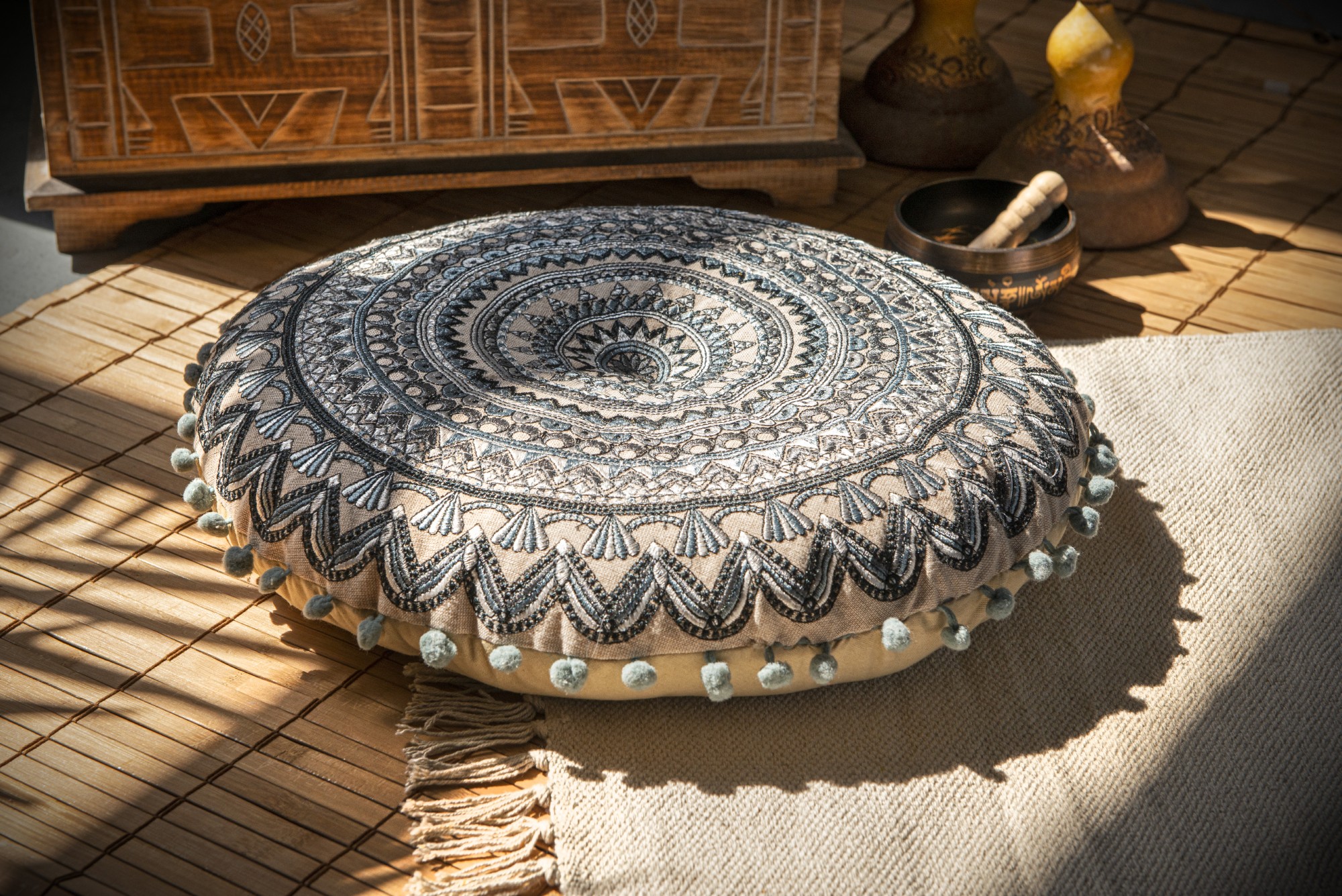 Sitzkissen Mandala 'Trikom' mit Pompon, beige, blau, Ø 40 cm, H 5 cm