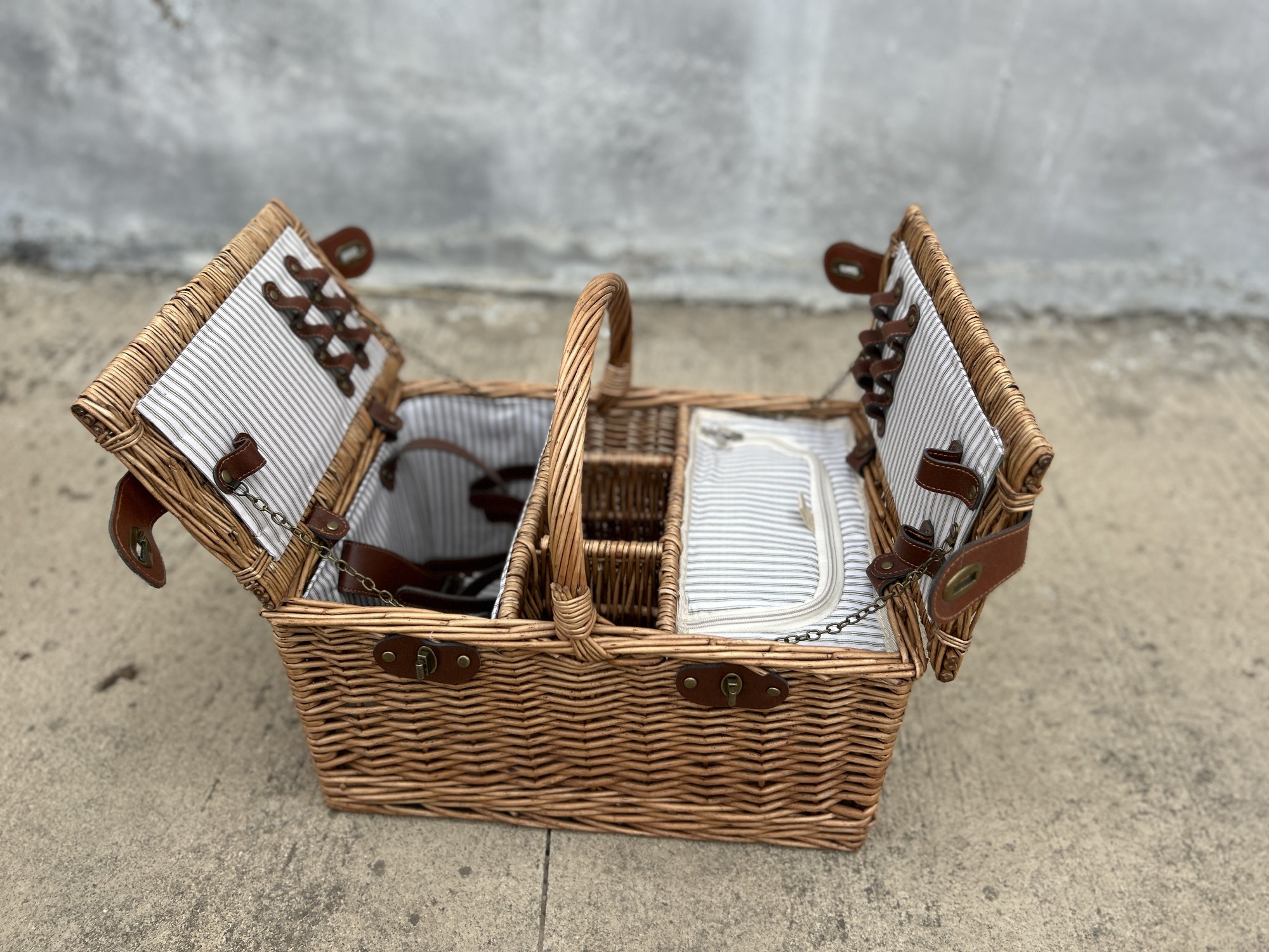 Picknickkorb mit Kühlfach, braun, weiß, B 45 cm, T 33 cm, H 25 cm