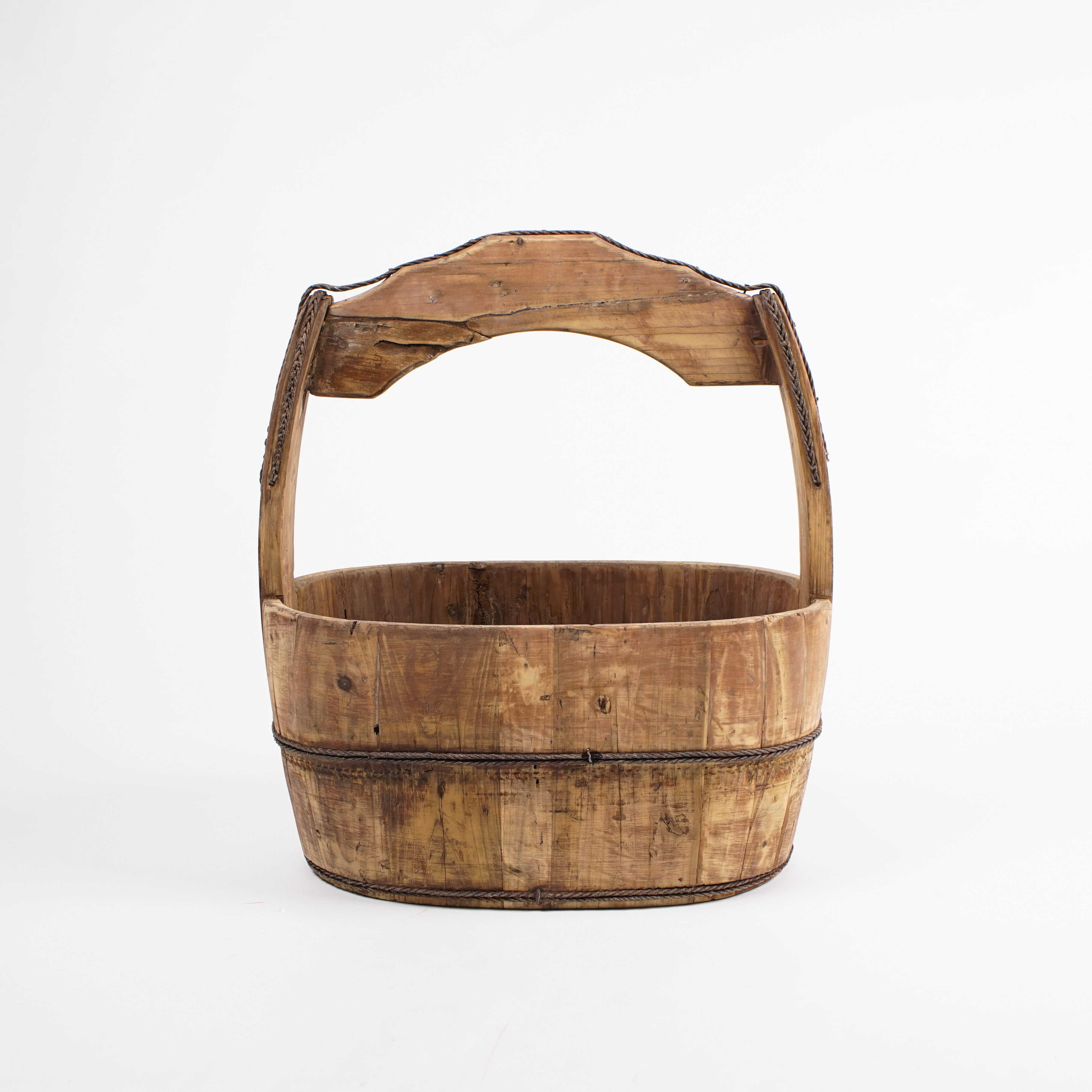 alte ovale Lasteneimer aus Holz, natur, L 40 cm, B 24 cm, H 43 cm