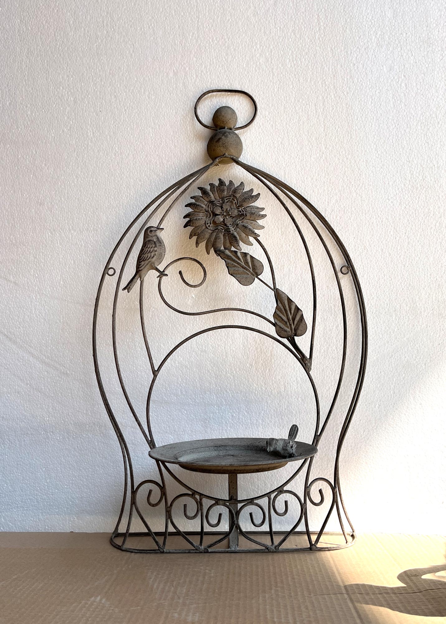 Vogeltränke aus Schmiedeeisen, H 62 cm B 39,5 cm, L 20 cm