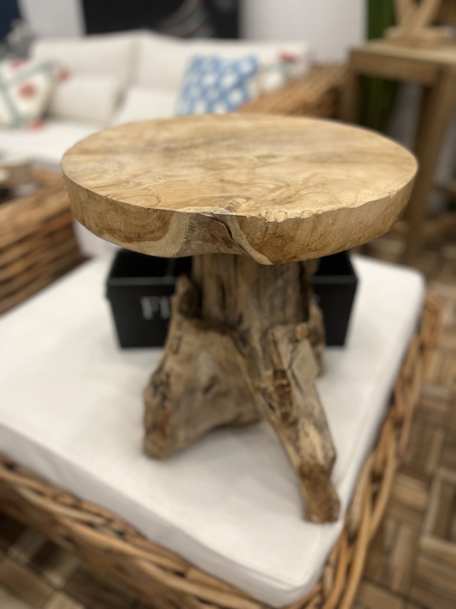 Hocker 'Primitive' aus Wurzelholz, Ø 40 cm, H 45 cm