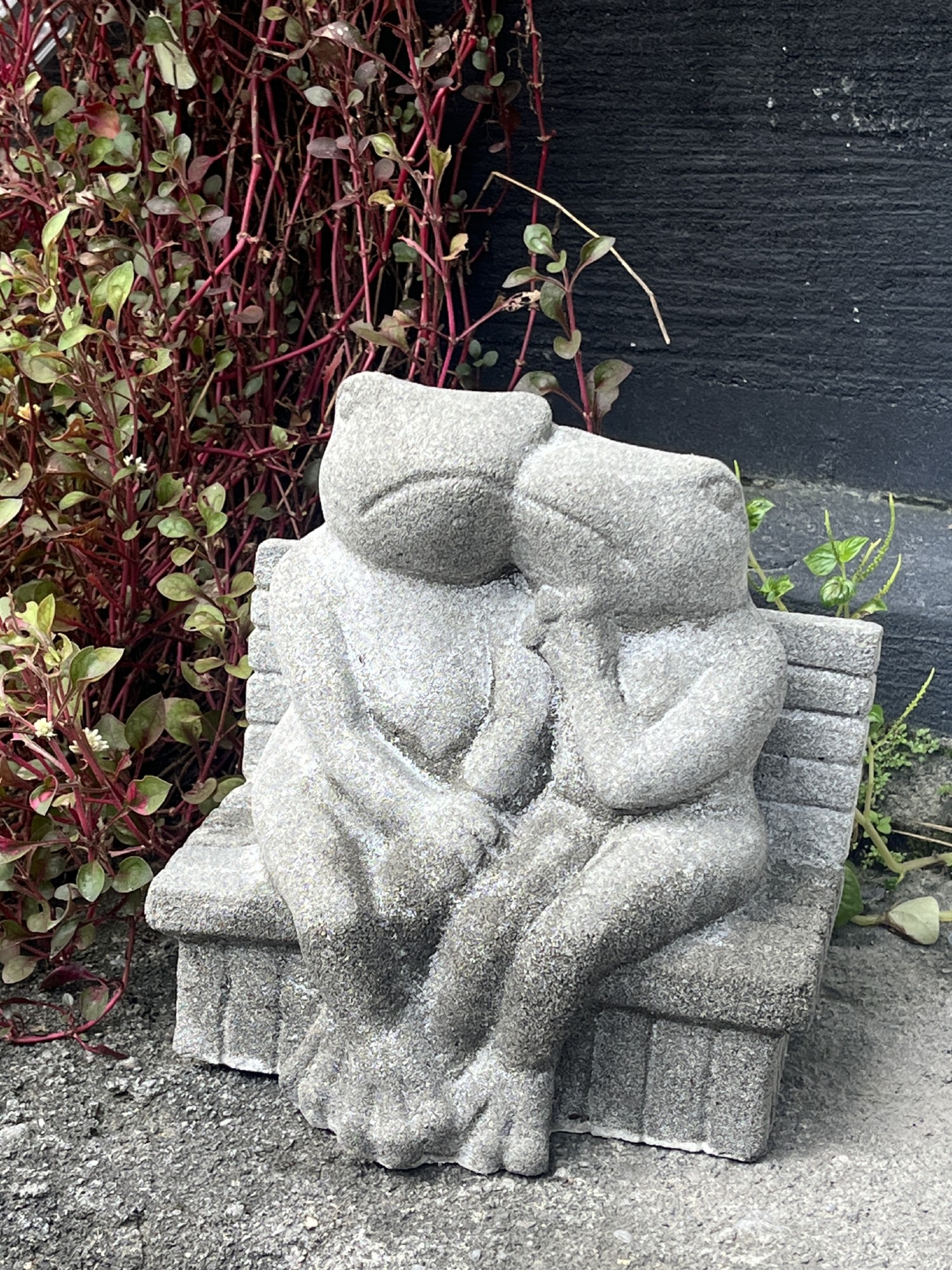 Figur 'Frosch-Paar', grau, B 19 cm, T 13 cm, H 19 cm