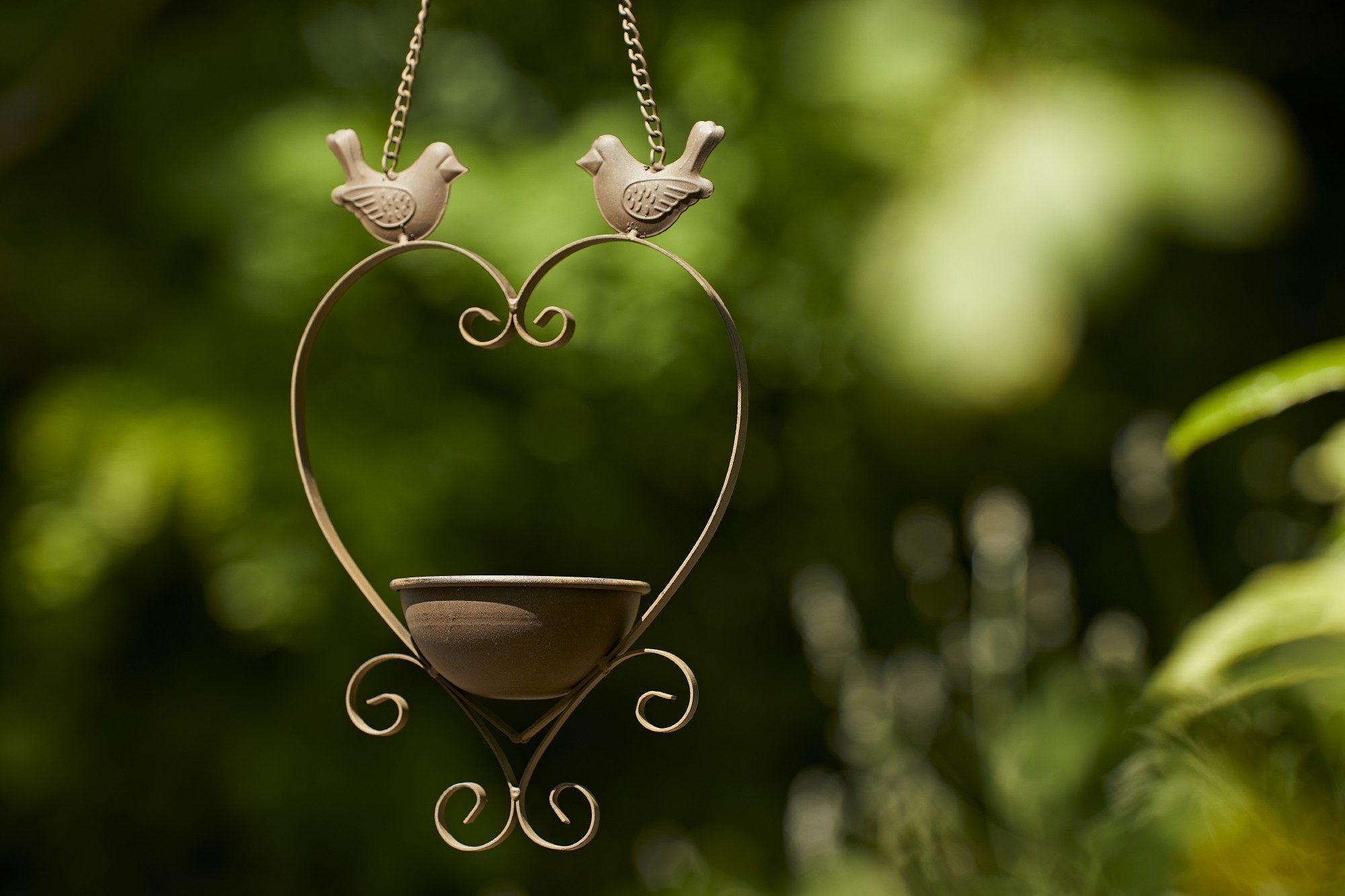 Vogeltränke aus Eisen, H 53 cm, B 19 cm, L 10,5 cm