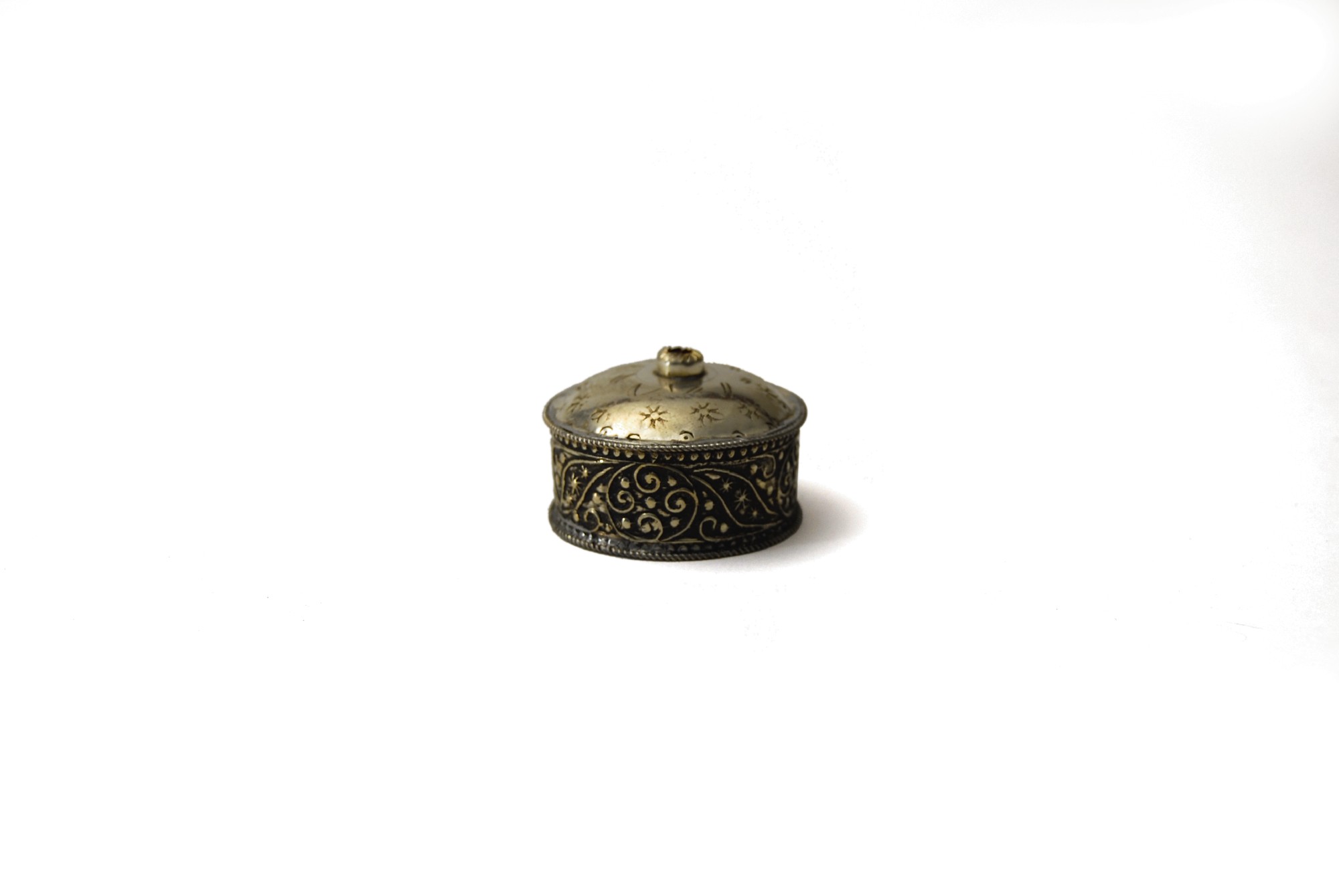 Pillendose/Schmuckdose 'Rasoul', handgefertigt, silber, Ø 4,5 cm, H 2 cm