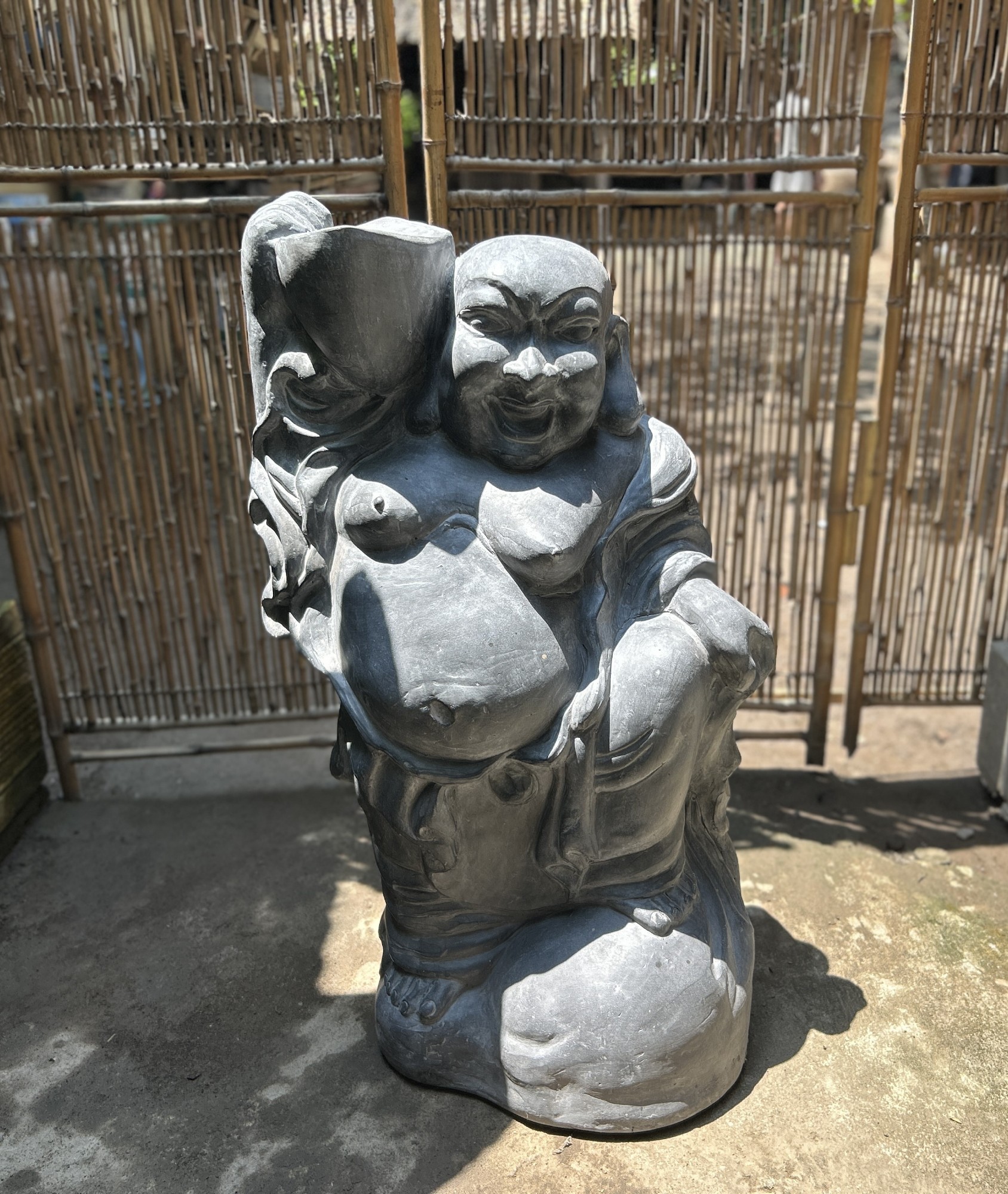 Figur 'Buddha' aus Terrakotta, grau, B 50 cm, T 30 cm, H 83 cm