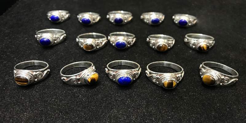 Ring Spirale mit Halbedelstein