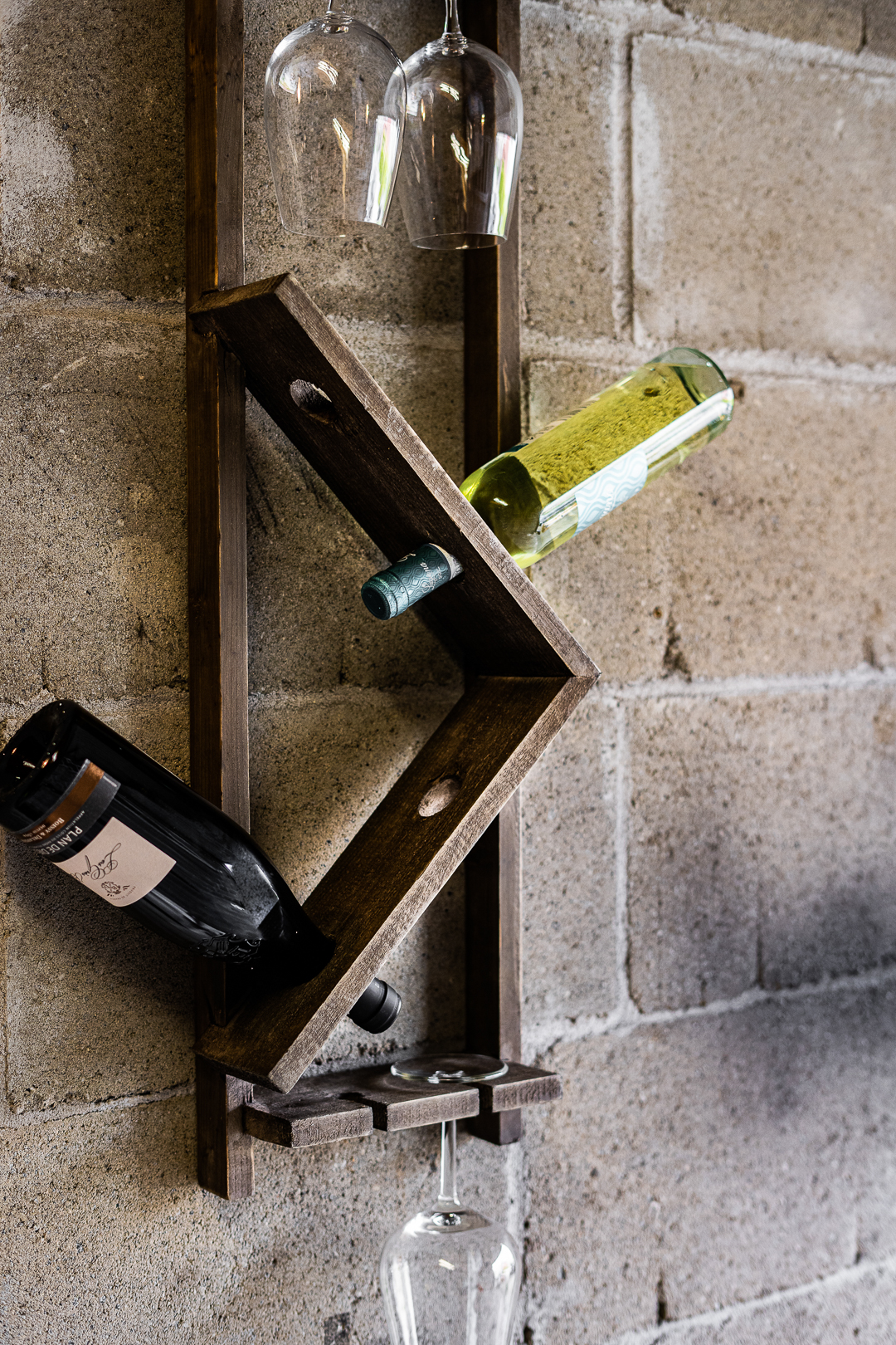 Weinregal mit Glashaltern, Pinienholz natur, H 88 cm, B 25 cm, L 12 cm