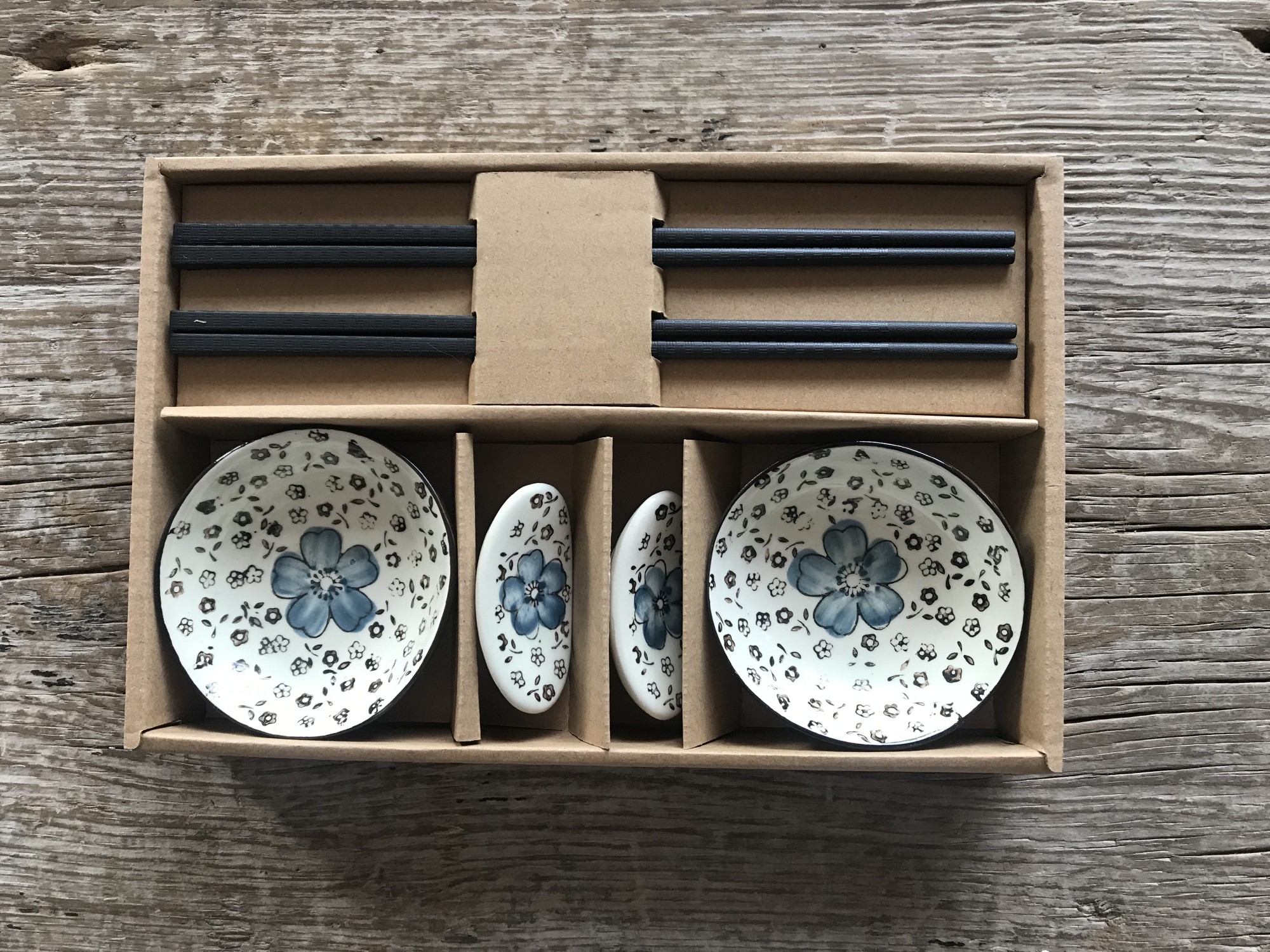 Geschirr-Set mit Stäbchen,  T 25,8 cm, B 17,2 cm, H 4,2 cm