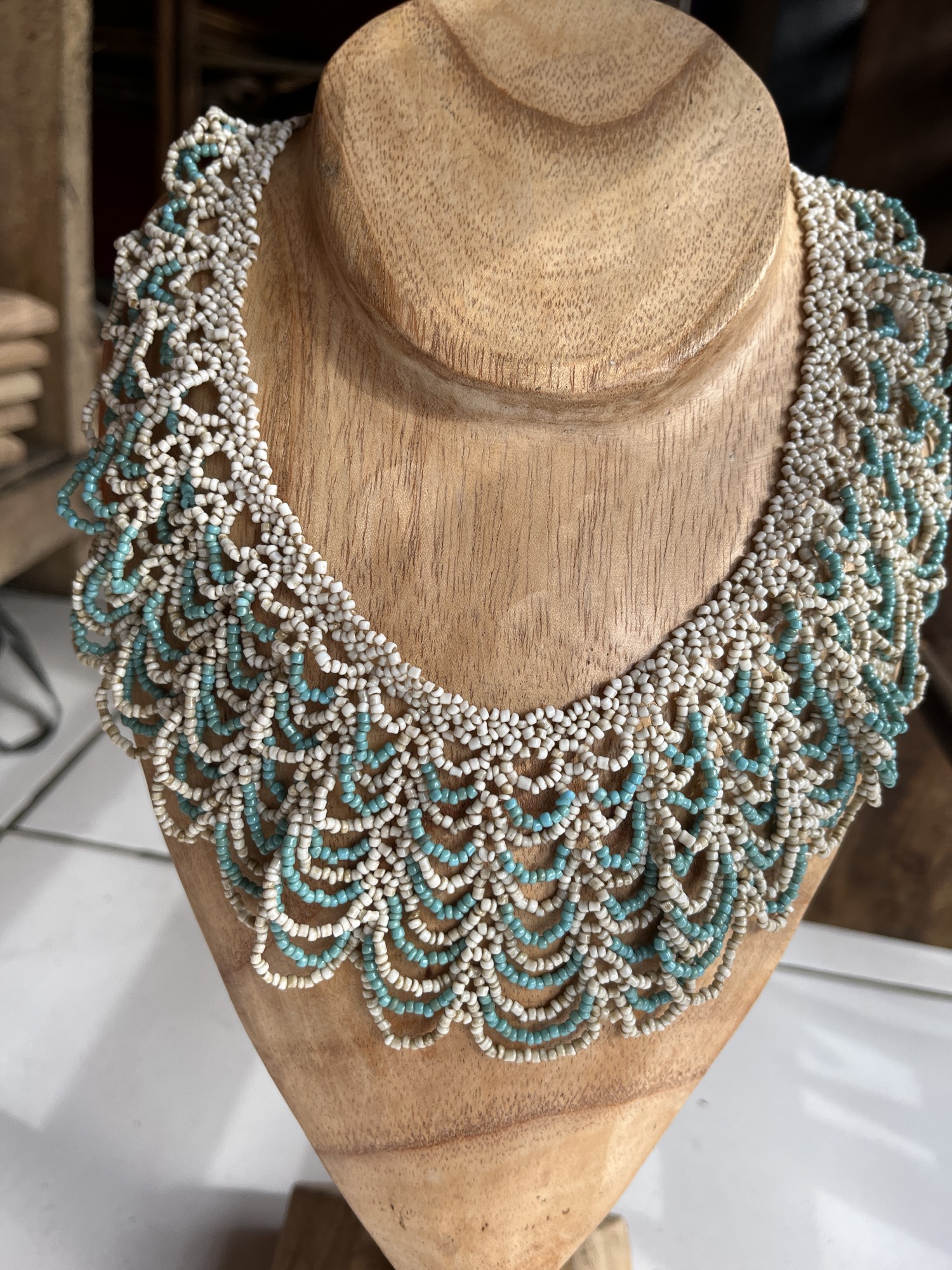 Collier aus Glasperlen, türkis, natur, H 25 cm, B 18 cm