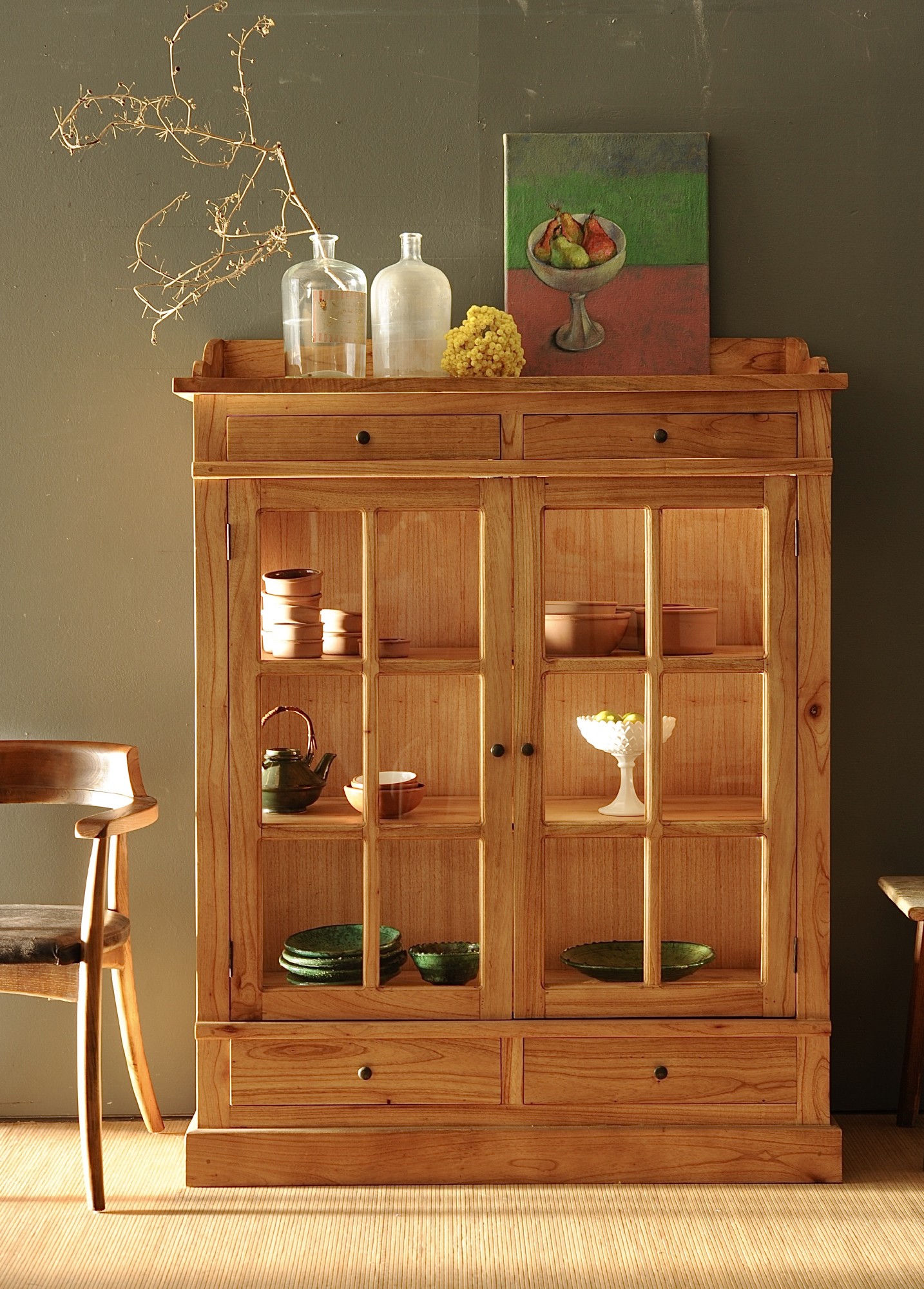 Vitrinenschrank, 2 Türen, 4 Schubladen, natur, B 120 cm, H 155 cm, T 47 cm