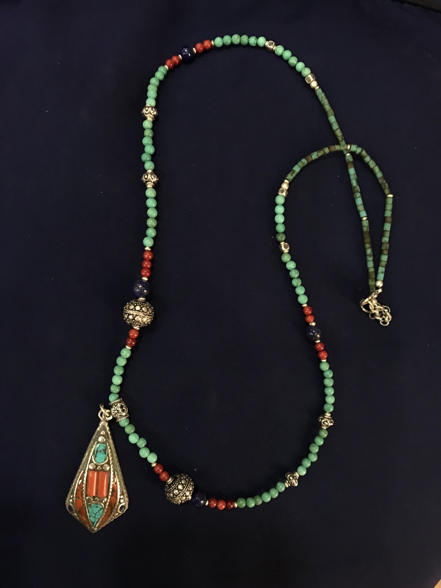 Collier mit Türkis und Koralle, L 45 cm