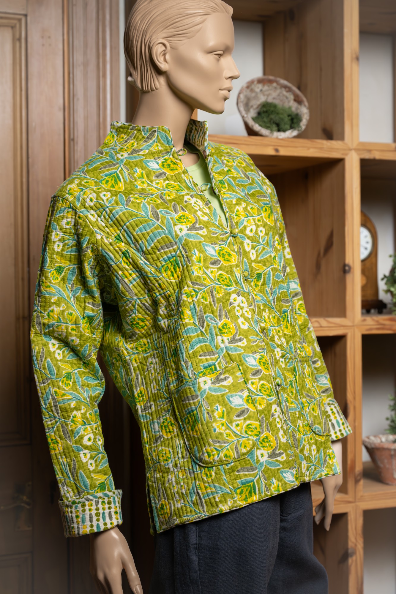Wendejacke grün-blau, in den Größen M, L und XL