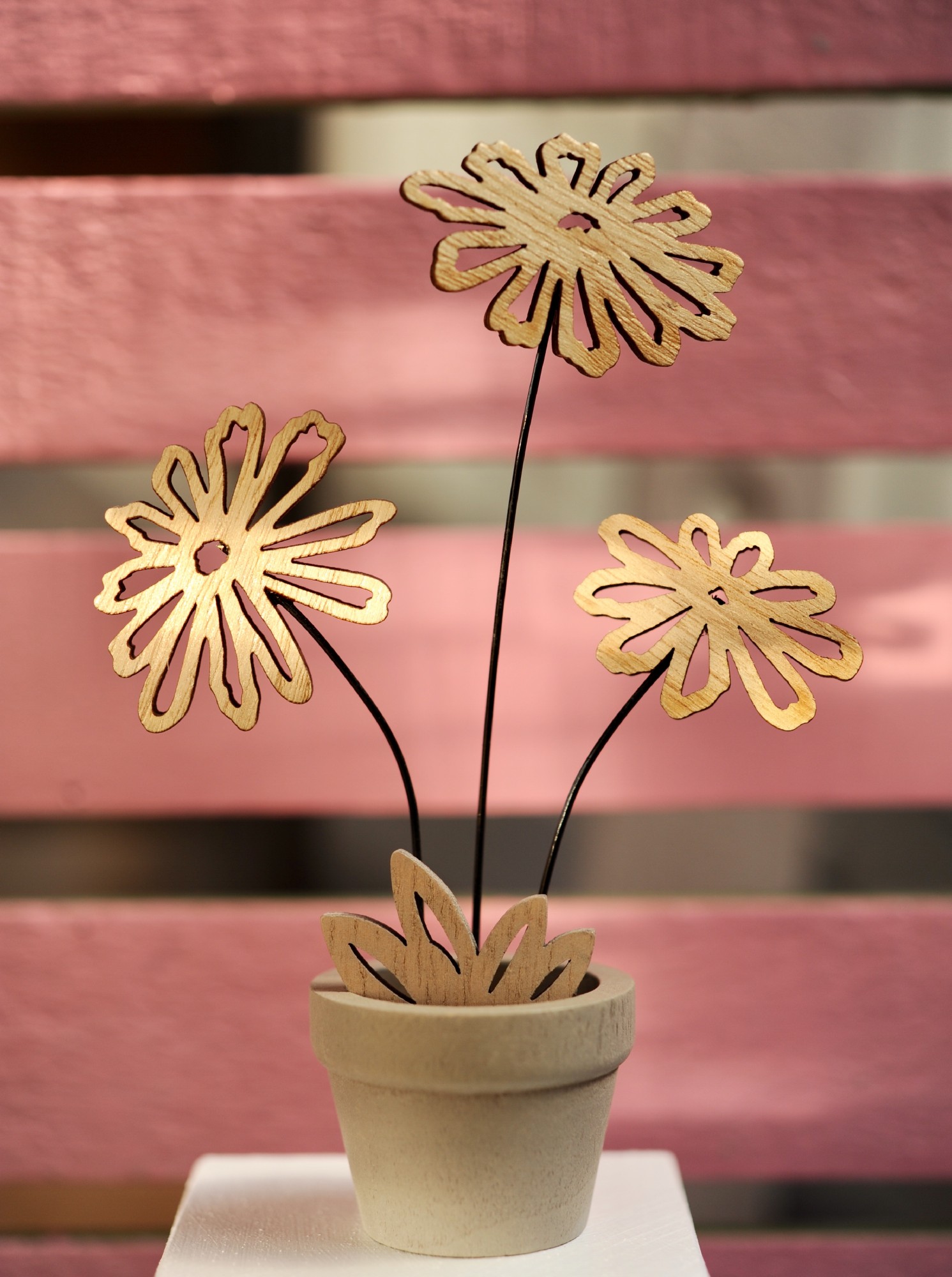 Holzfigur '3 Blumen im Topf', natur, H 16 cm, B 10,5 cm, L 5 cm