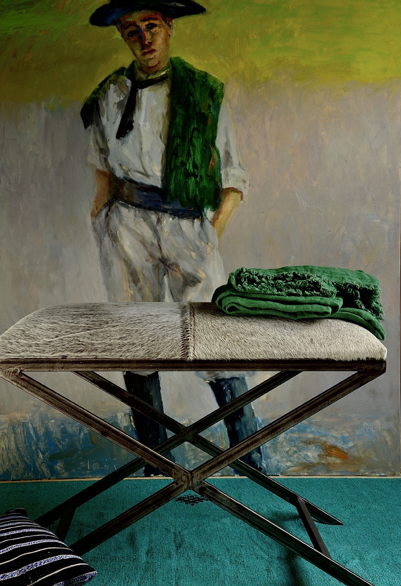 Scherenhocker 'Corrida', grau, T 75 cm, B 45 cm, H 48 cm