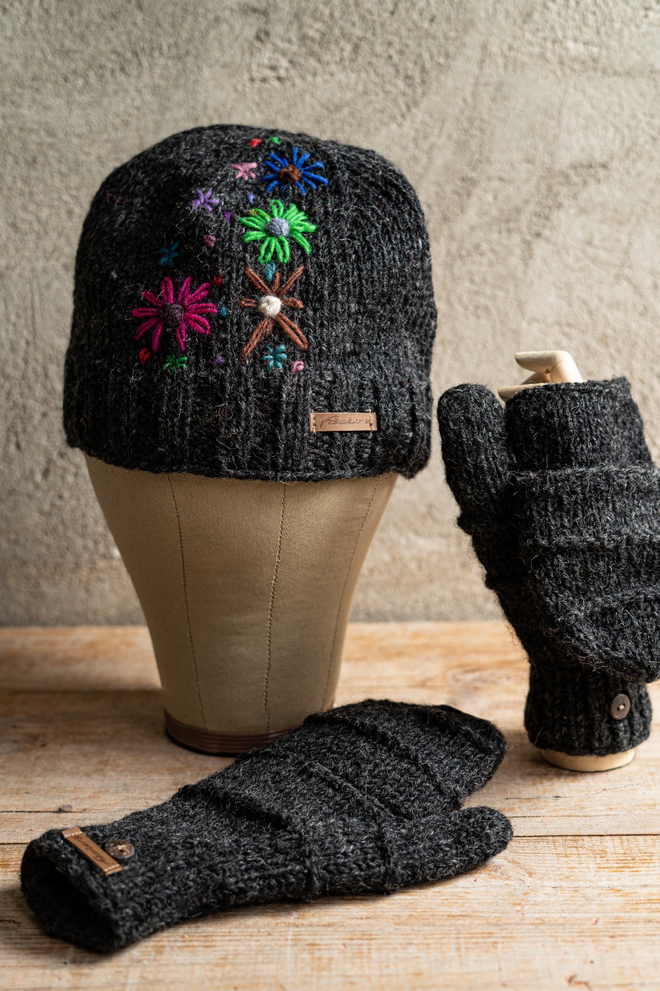 Handschuhe grau, handgestrickt in Nepal