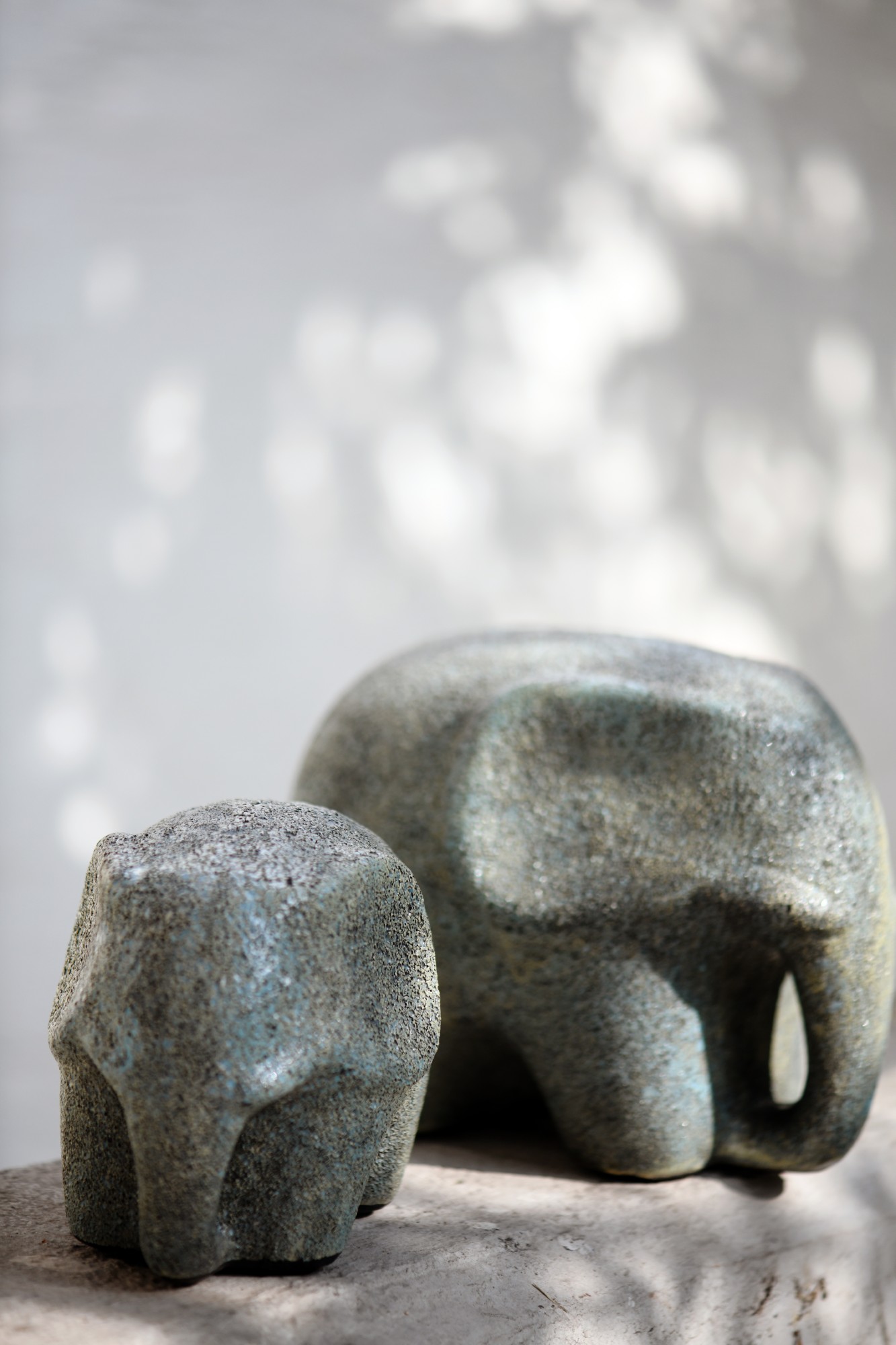 Keramikelefant, grau, T 22,5 cm, B 15 cm, H 17,5 cm