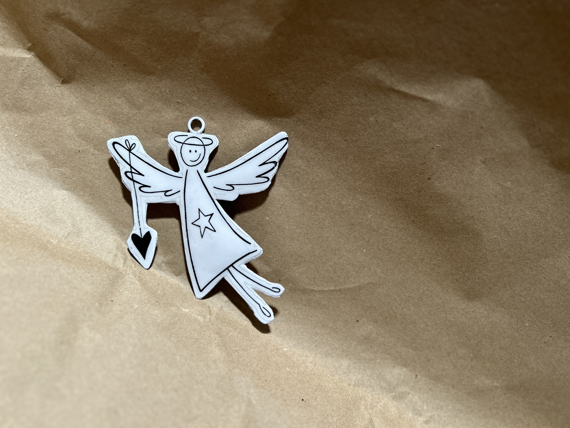 Emailleanhänger 'Engel', weiß, schwarz, H 13 cm, B 10 cm
