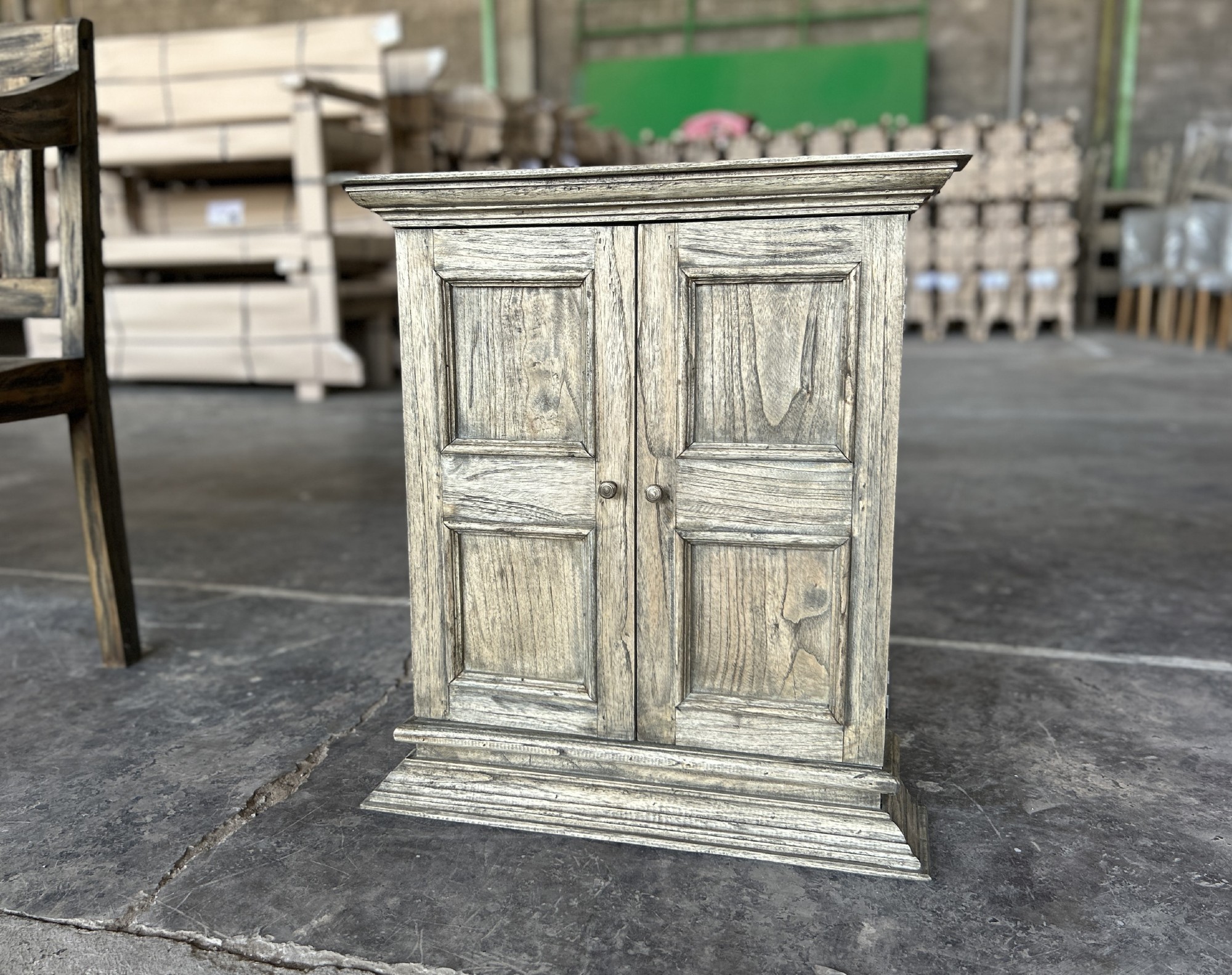 Hängeschrank 'Keedt', B 57 cm, T 14 cm, H 65,5 cm