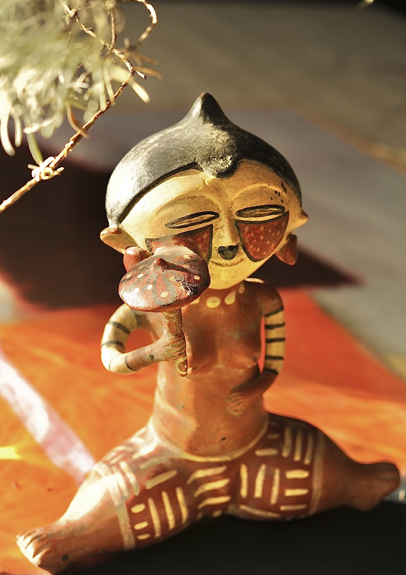 Terrakotta-Figur 'Nayarit', IV, handbemalt, L 26 cm, B 8 cm, H 30 cm