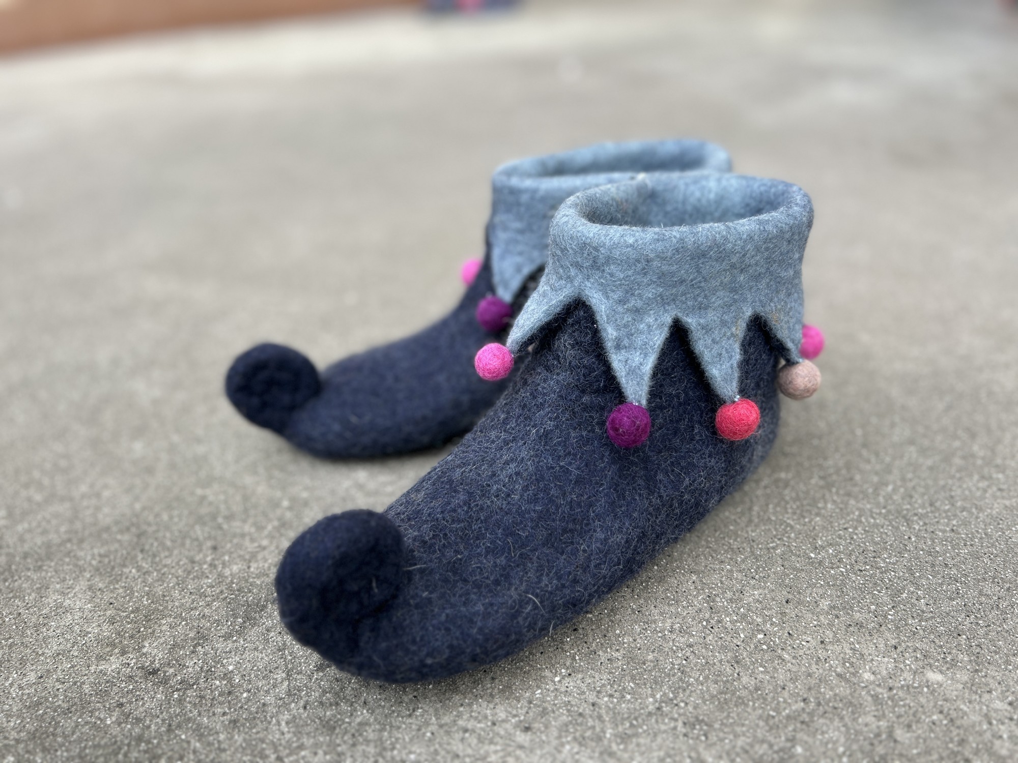Harlekin-Pantoffeln blau, in 3 Größen