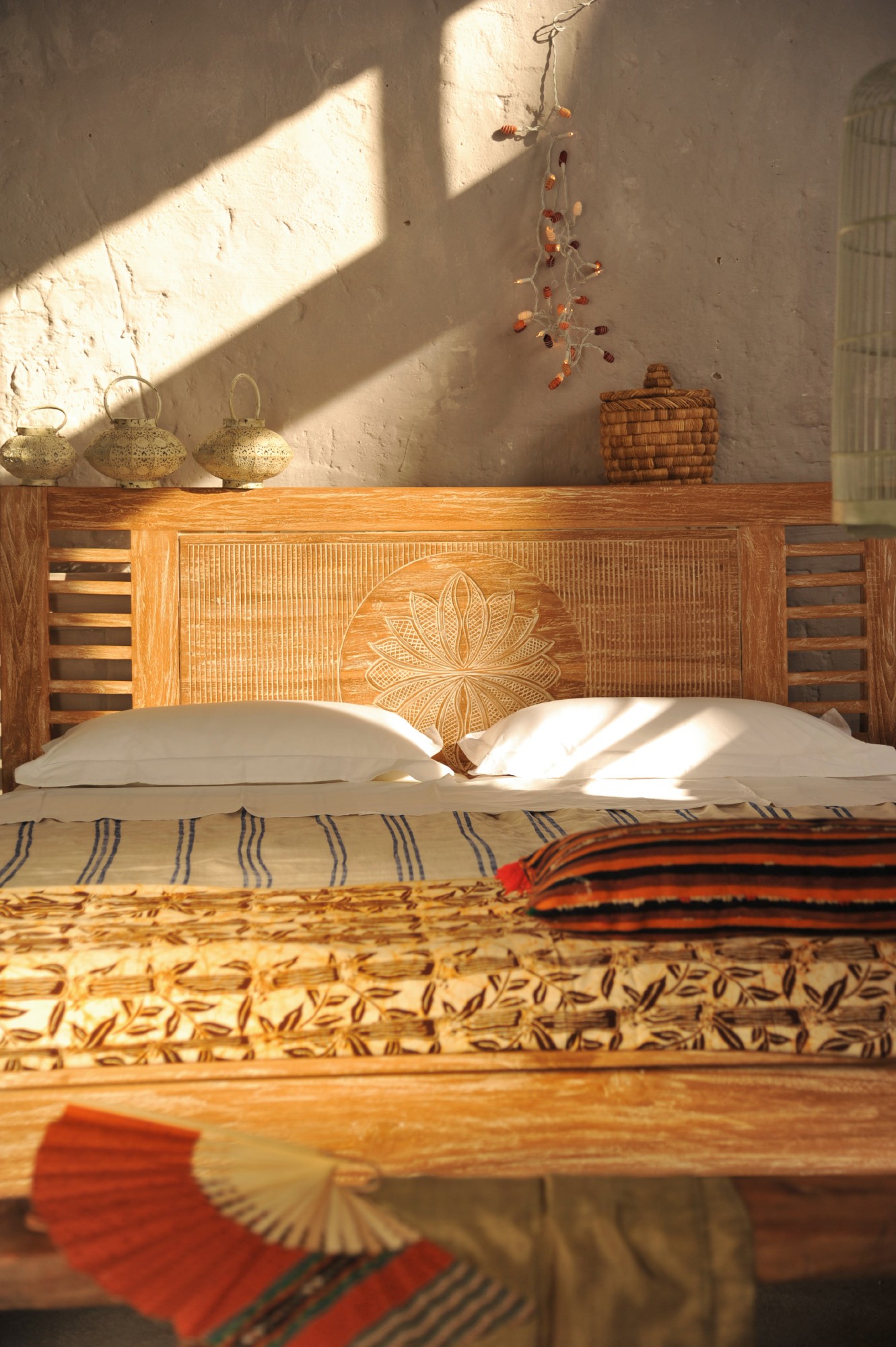 Bett 'Flower' aus massivem Teakholz, braun, B 200 cm, L 200 cm, H 110 cm