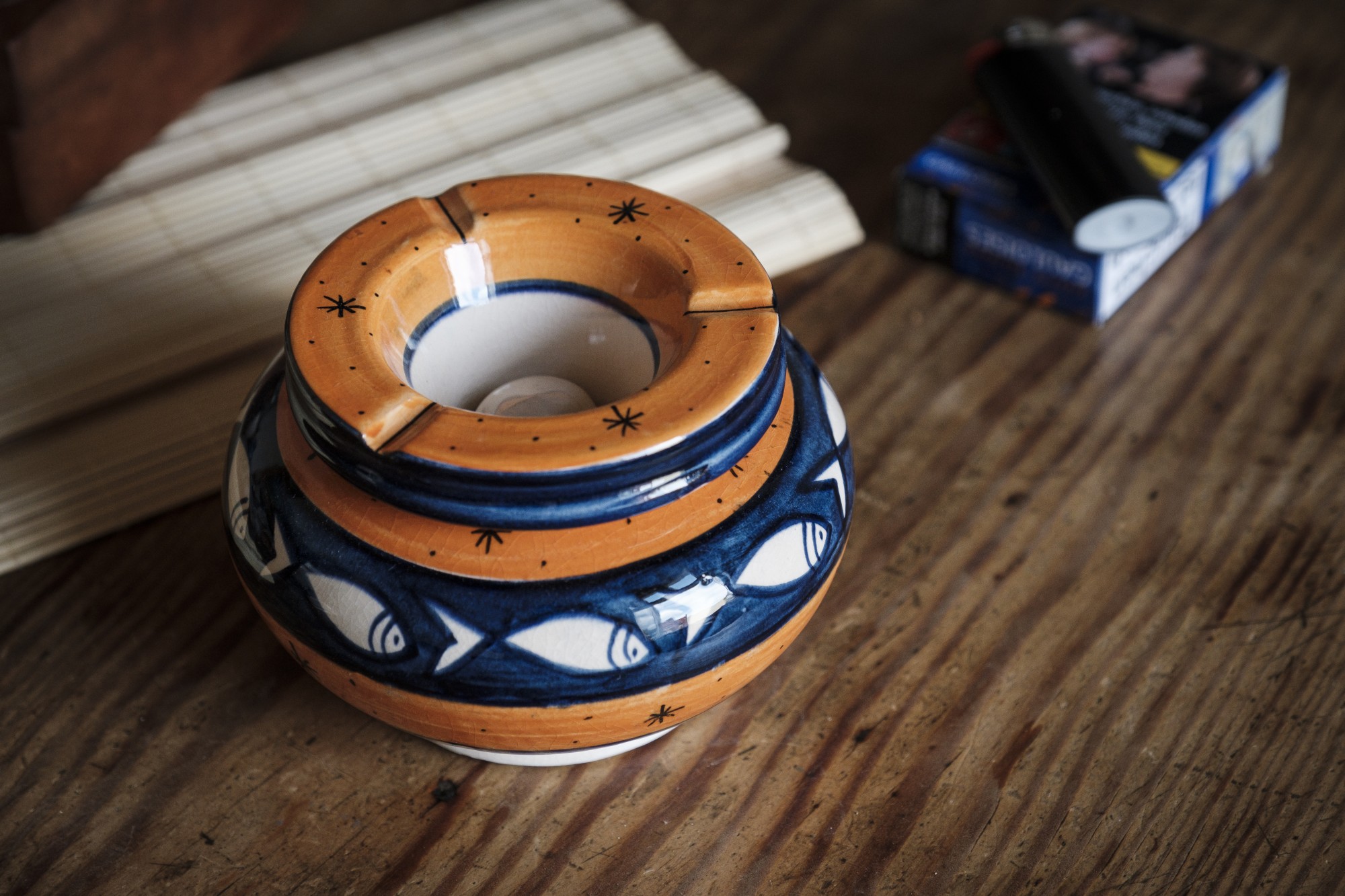 Keramik-Aschenbecher, blau-orange, Ø 12 cm, H 8 cm