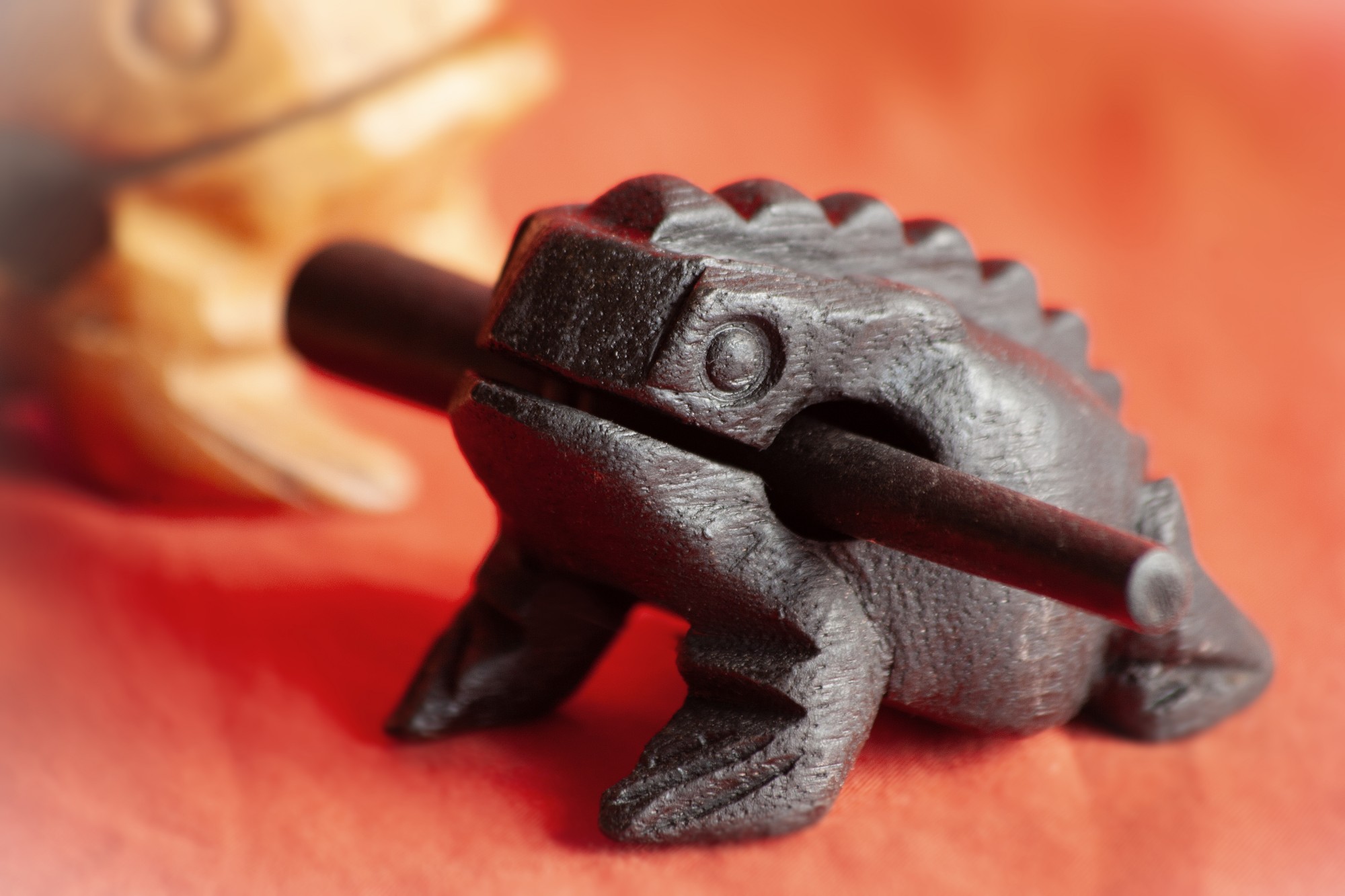 Klangfrosch, aus Regenbaumholz, schwarz, B 10 cm, T 7 cm, H 7 cm