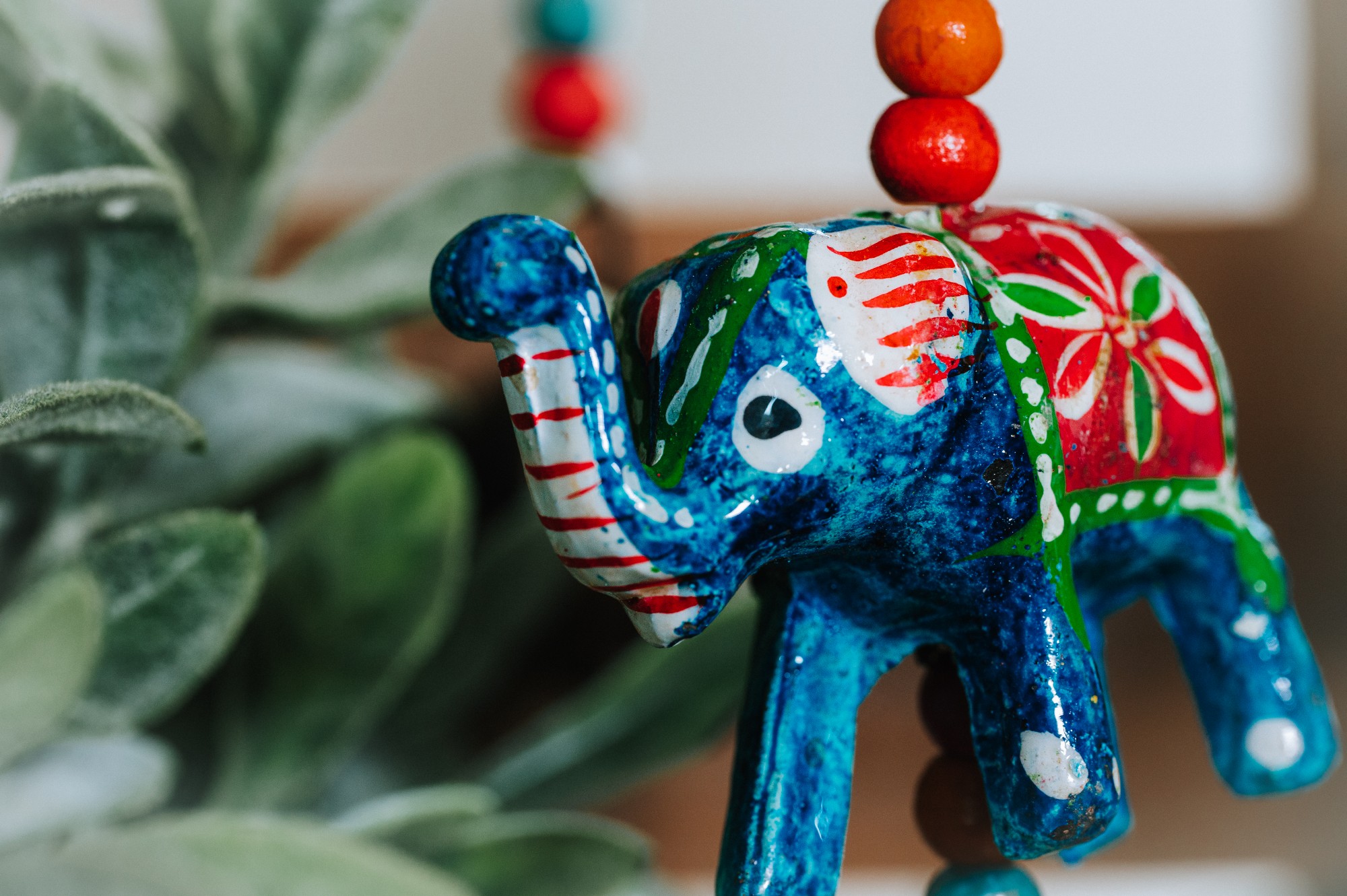 Anhänger 'Elefant' blau mit Glocke, H 13 cm, B 5 cm