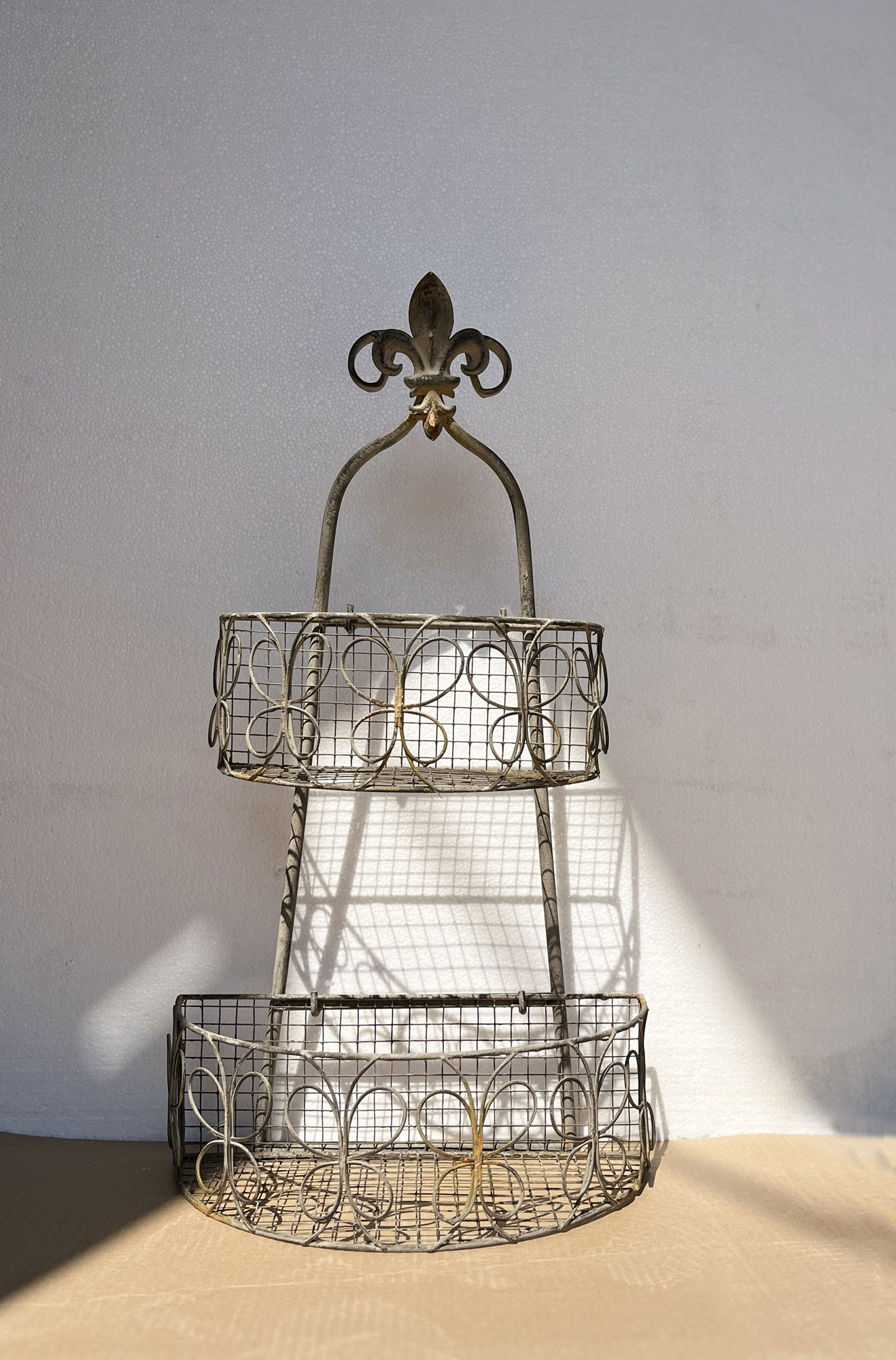 Wandregal aus Eisen, H 65 cm, B 35 cm, L 18,5 cm