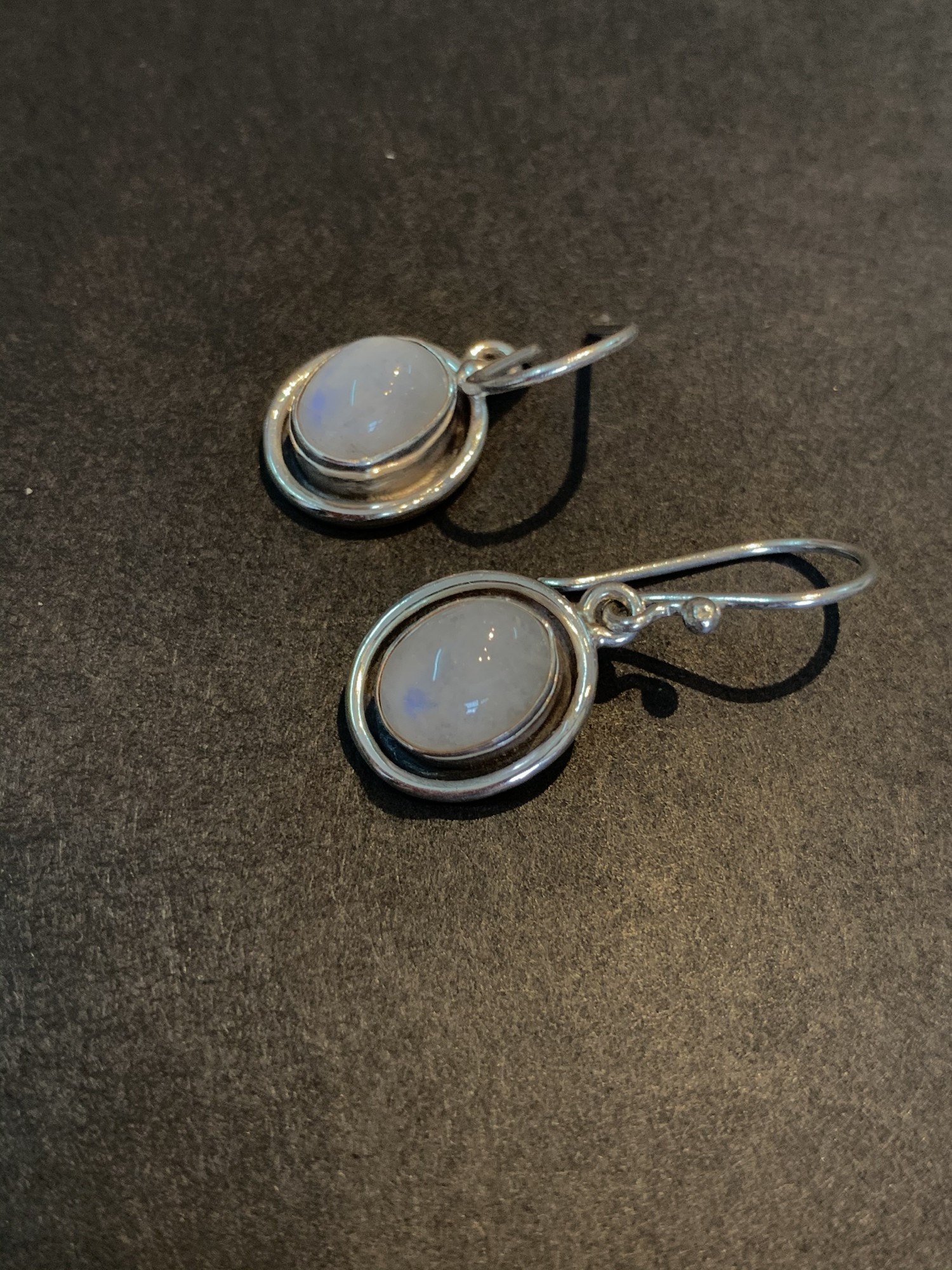 Ohrringe mit Mondstein, 925-er Sterlingsilber