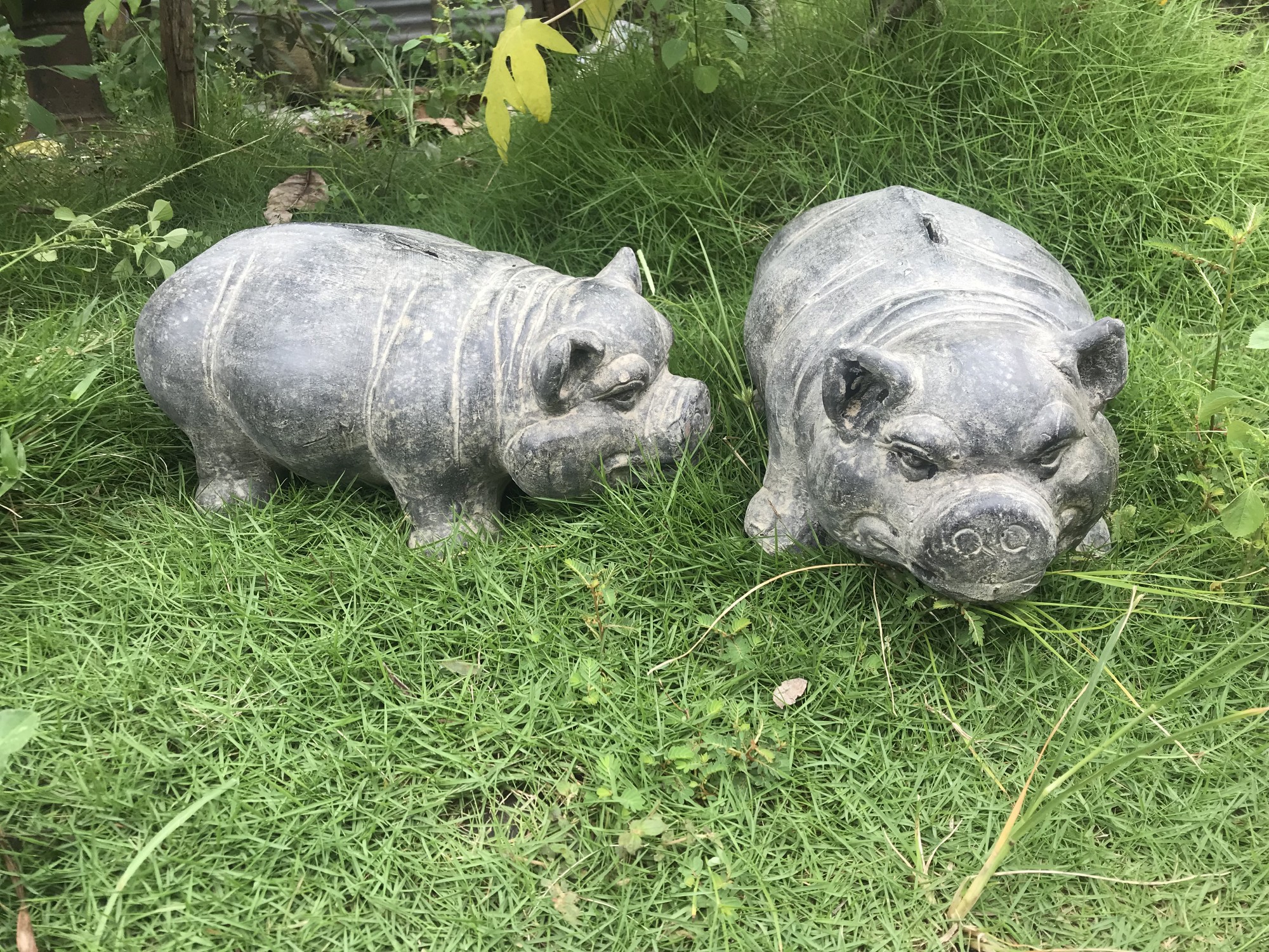 Sparschwein aus Terrakotta, grau, B 40 cm, L 20 cm, H 18 cm
