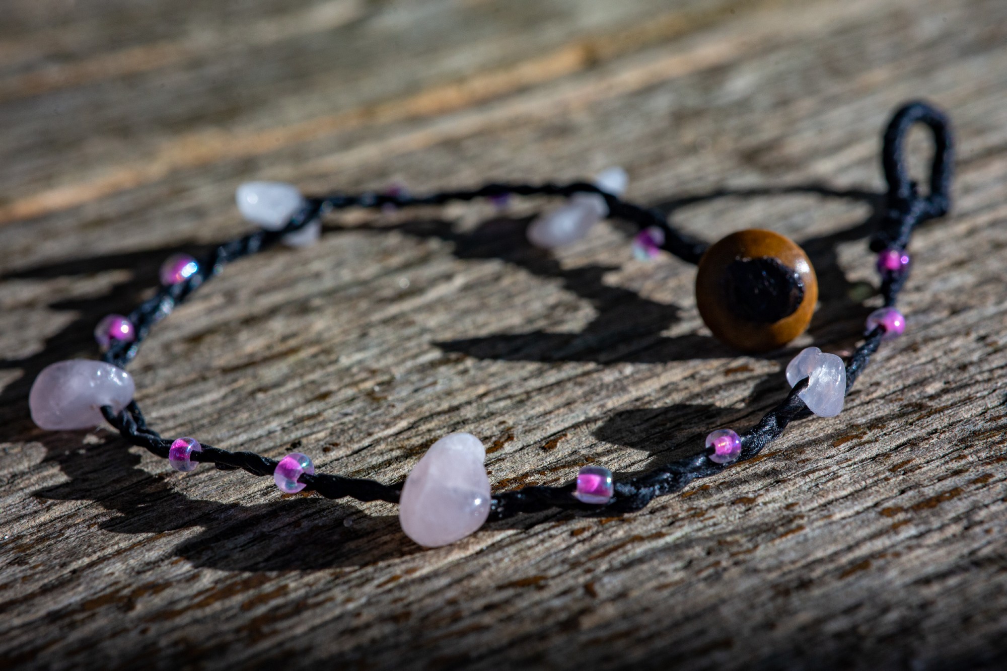 Armband 'Chandler', handgefertigt, schwarz, rosa