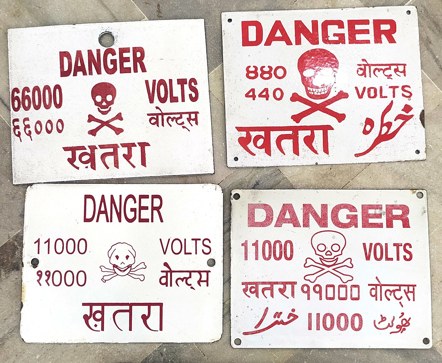 Schild 'Danger - 11000 Volts', weiß, rot, B 25 cm, H 20 cm