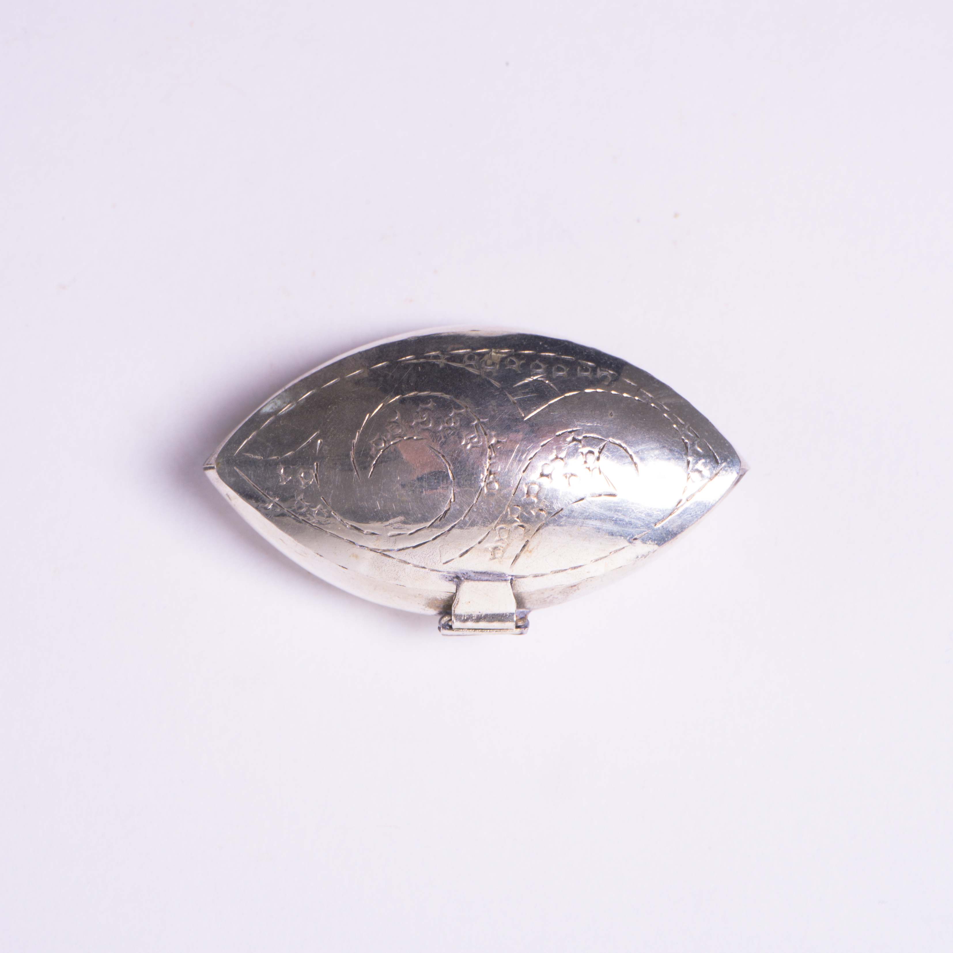 Pillendose/Schmuckdose 'Smaragd', handgefertigt, silber, B 5,5 cm, H 2 cm