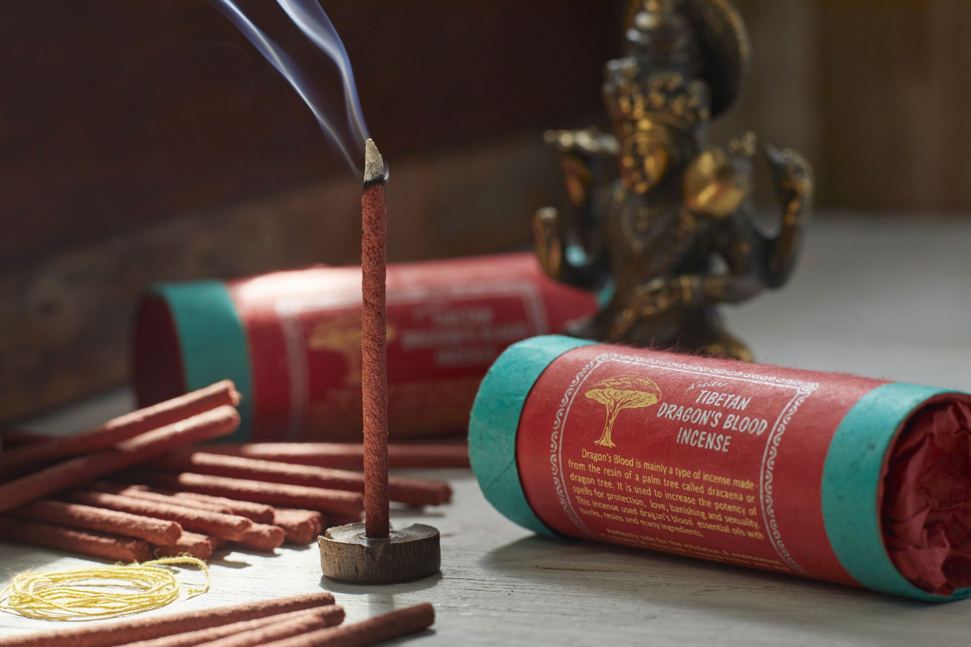 Räucherstäbchen 'Drachenblut', 30 Stück, inkl. Stäbchenhalter