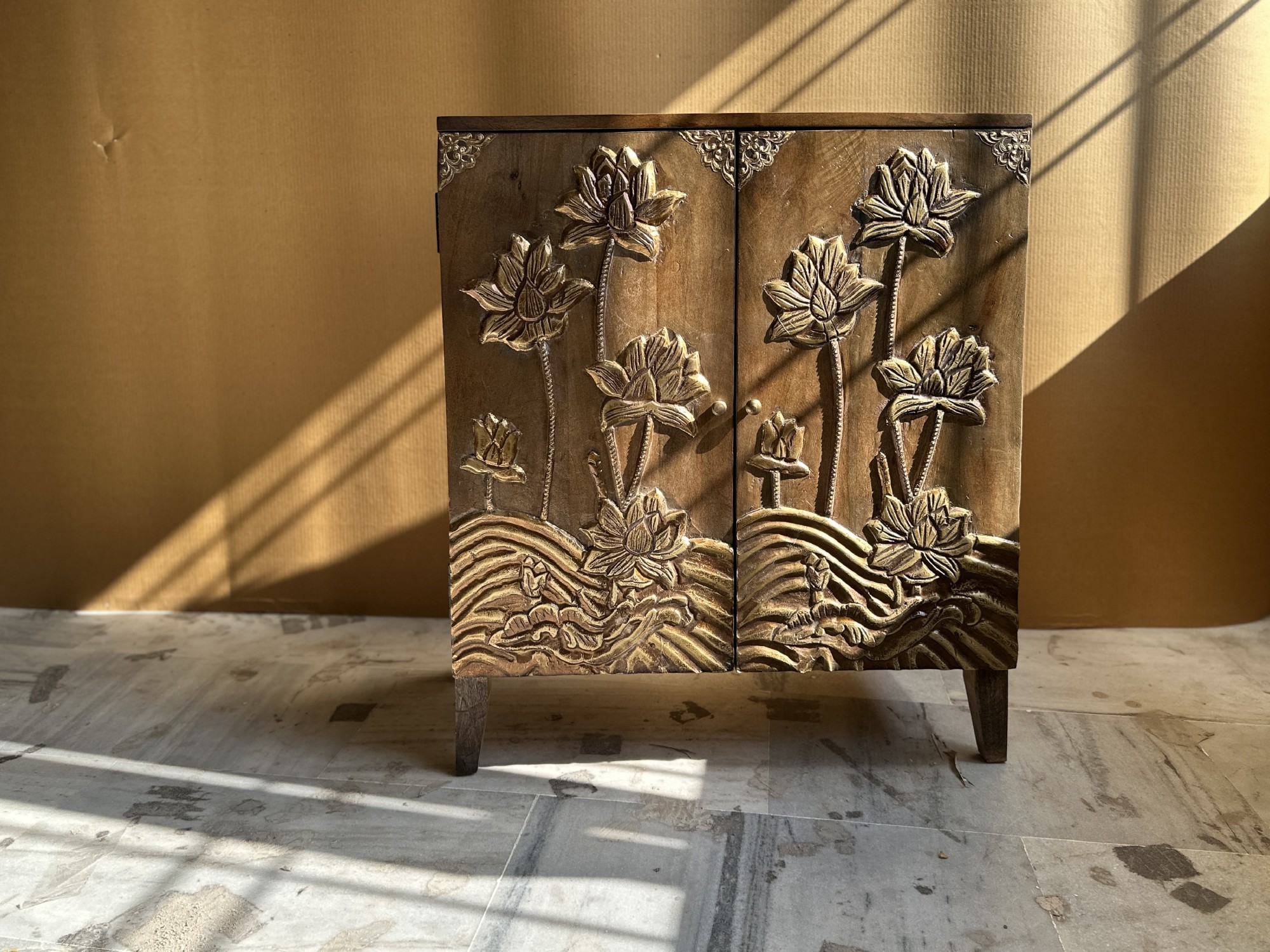 Kommode 'Lotus-Brass' aus Mangoholz, brauntöne, B 66 cm, T 33 cm, H 77 cm